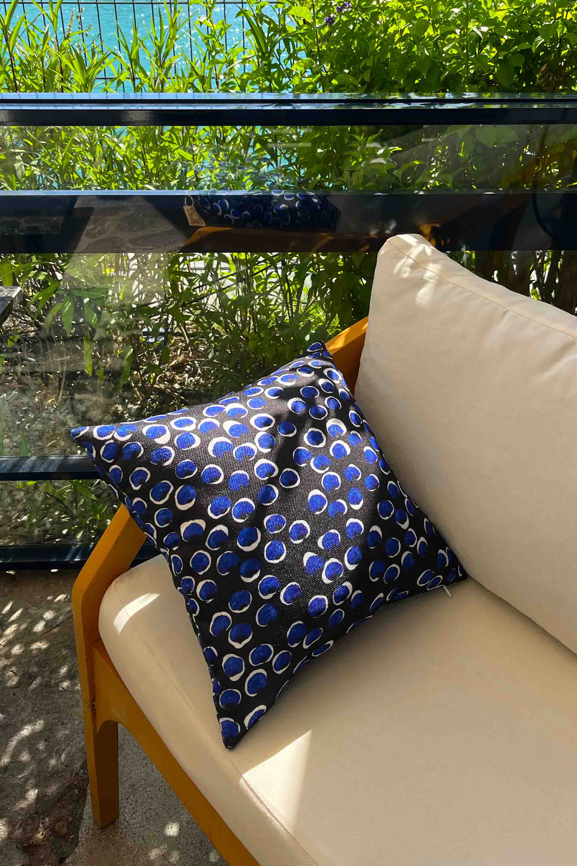 Mavi Yaban Mersini Desenli Kırlent Kılıfı 45x45 cm