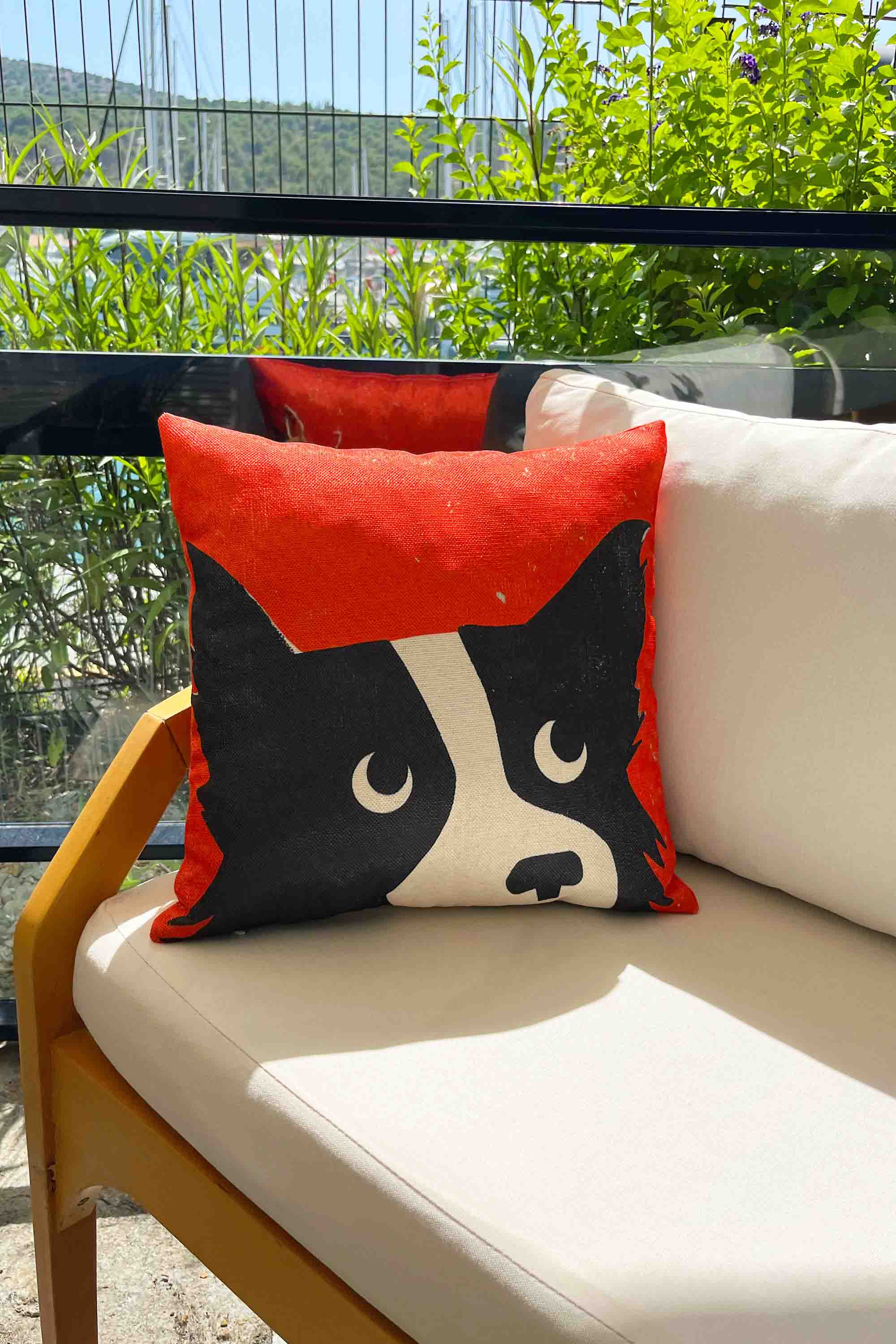 Sevimli Köpek Figürlü Kırlent Kılıfı 45x45 cm