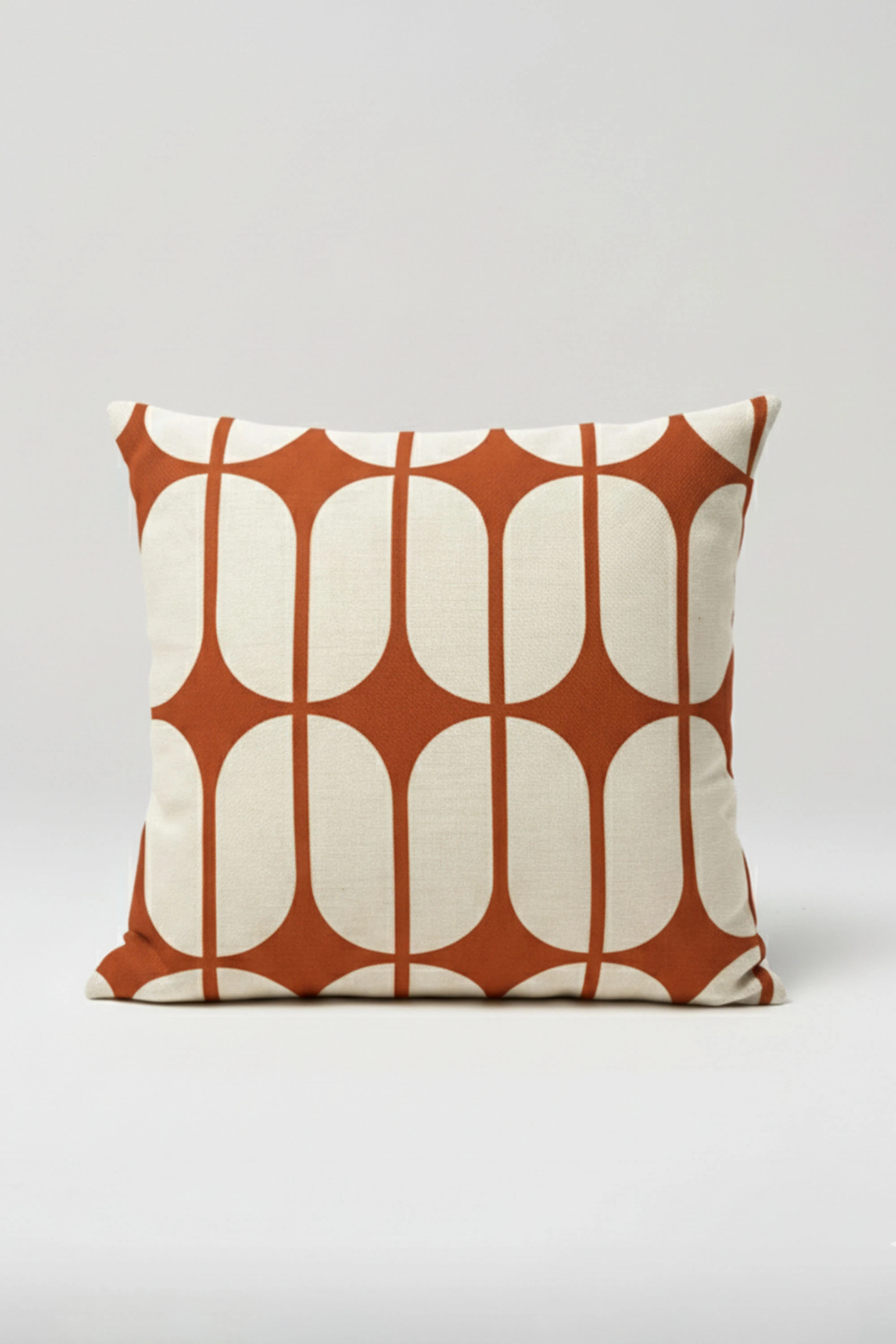 Modern – Bordo Beyaz Bauhaus Desenli Kırlent Kılıfı 45x45 cm