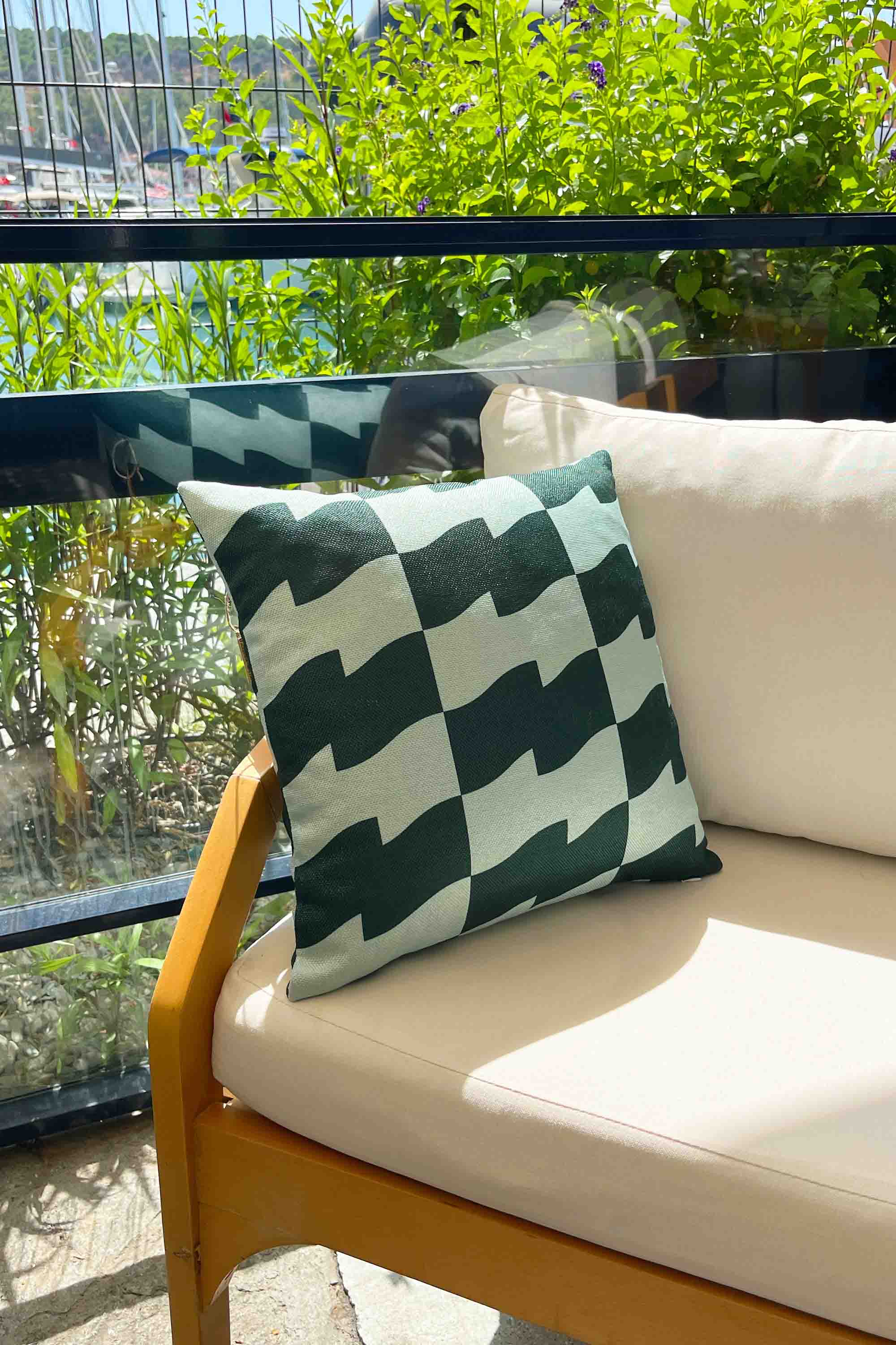 Dalgalı Kazayağı Desenli Kırlent Kılıfı 45x45 cm