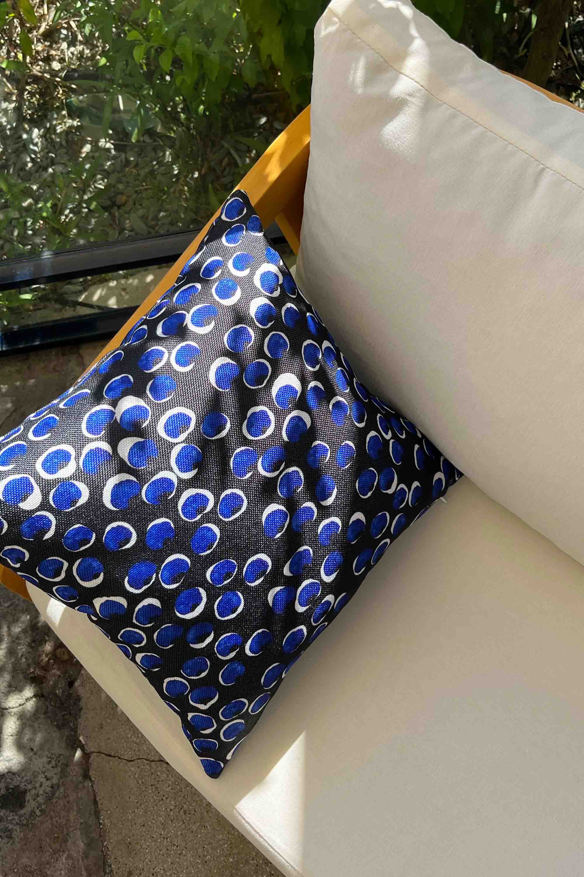 Mavi Yaban Mersini Desenli Kırlent Kılıfı 45x45 cm