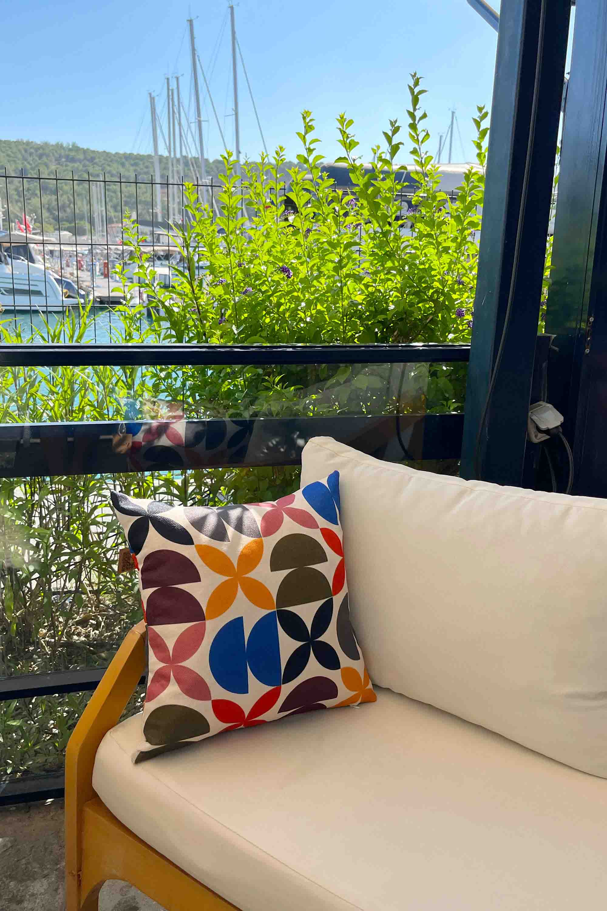 Retro Renkli Bauhaus Geometrik Desenli Kırlent Kılıfı 45x45 cm