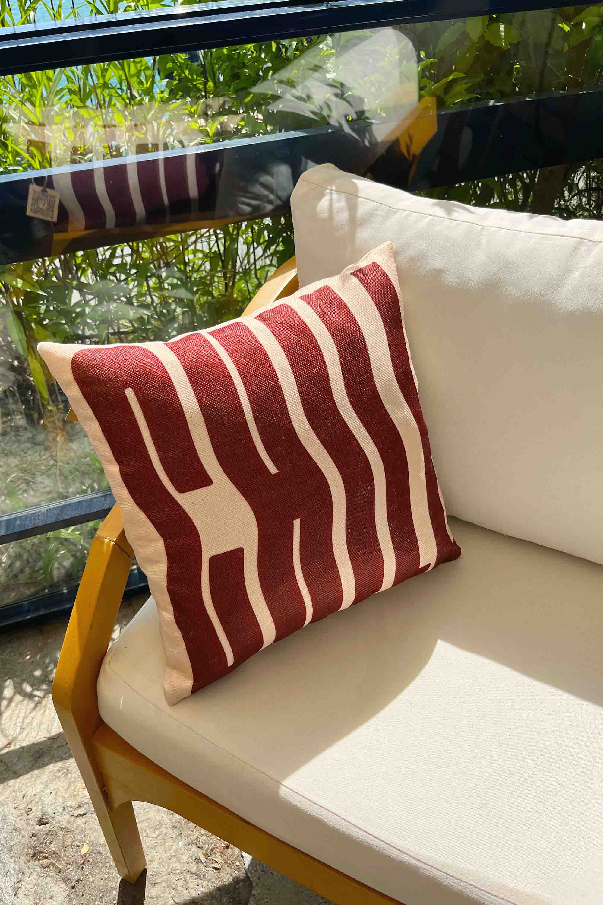 Chill Dalgası – Soyut Tipografik Kırlent Kılıfı 45x45 cm