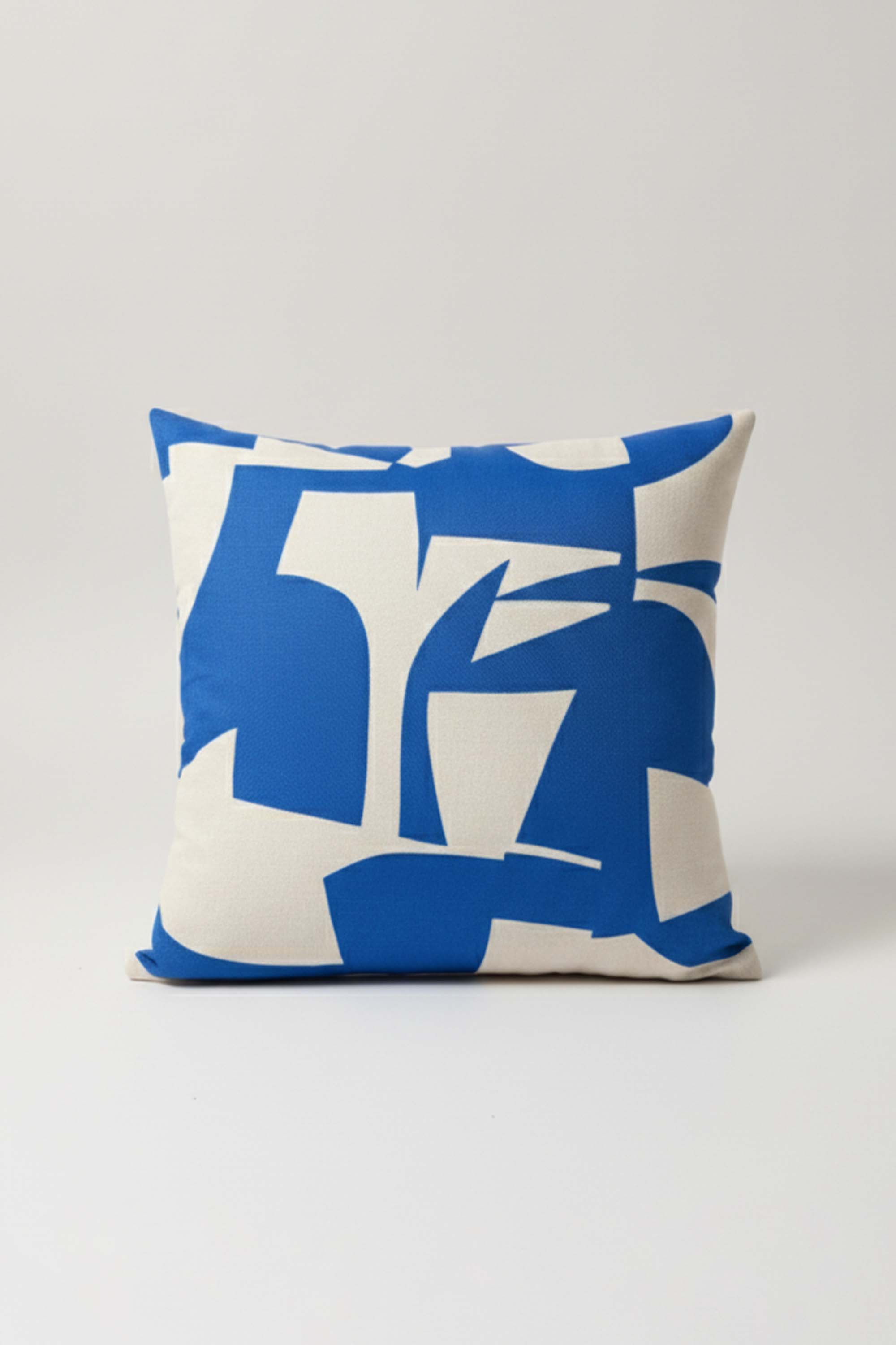 Cobalt Vuruşu – Soyut Mavi Desenli Kırlent Kılıfı 45x45 cm