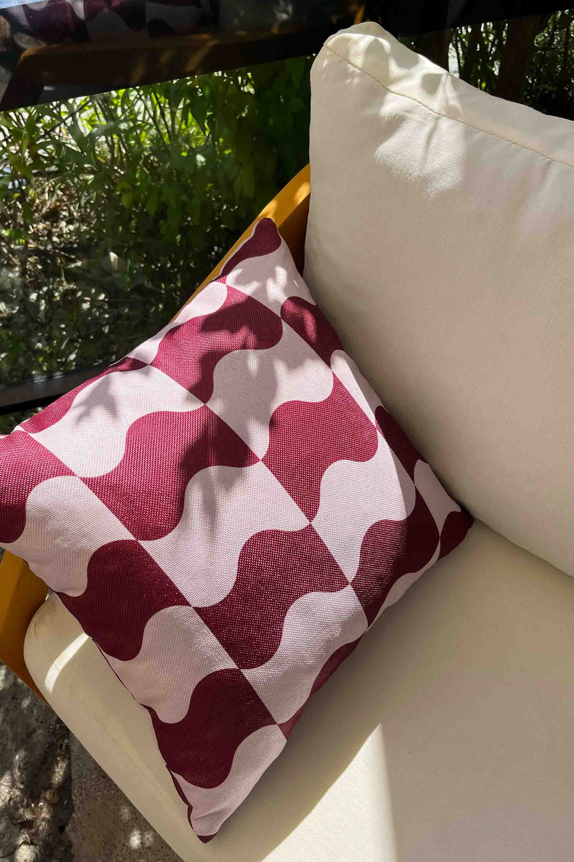 Retro Dalga Desenli Pembe Kırlent Kılıfı 45x45 cm