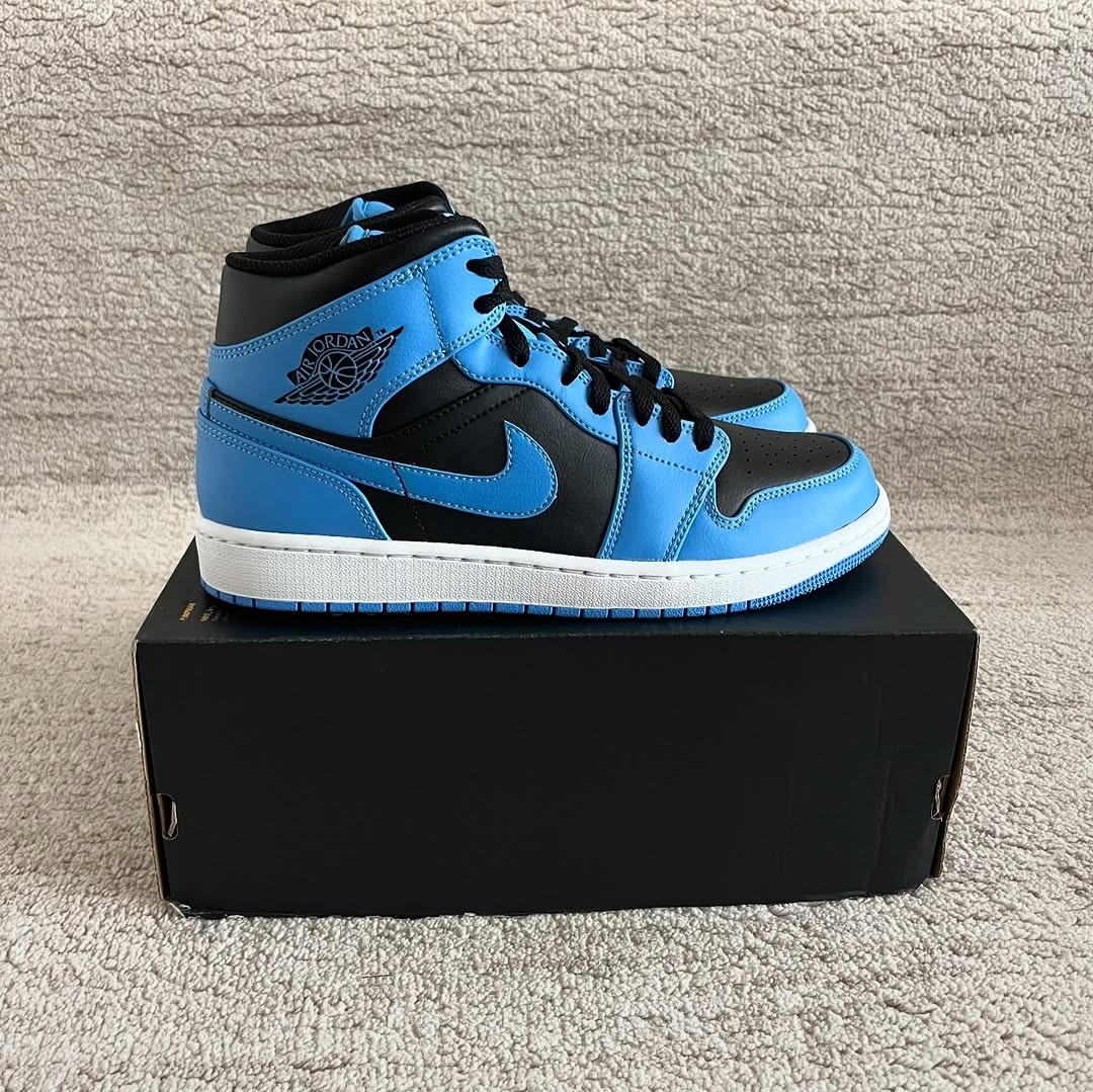 Air Jordan 1 Mid 'University Blue Black'
