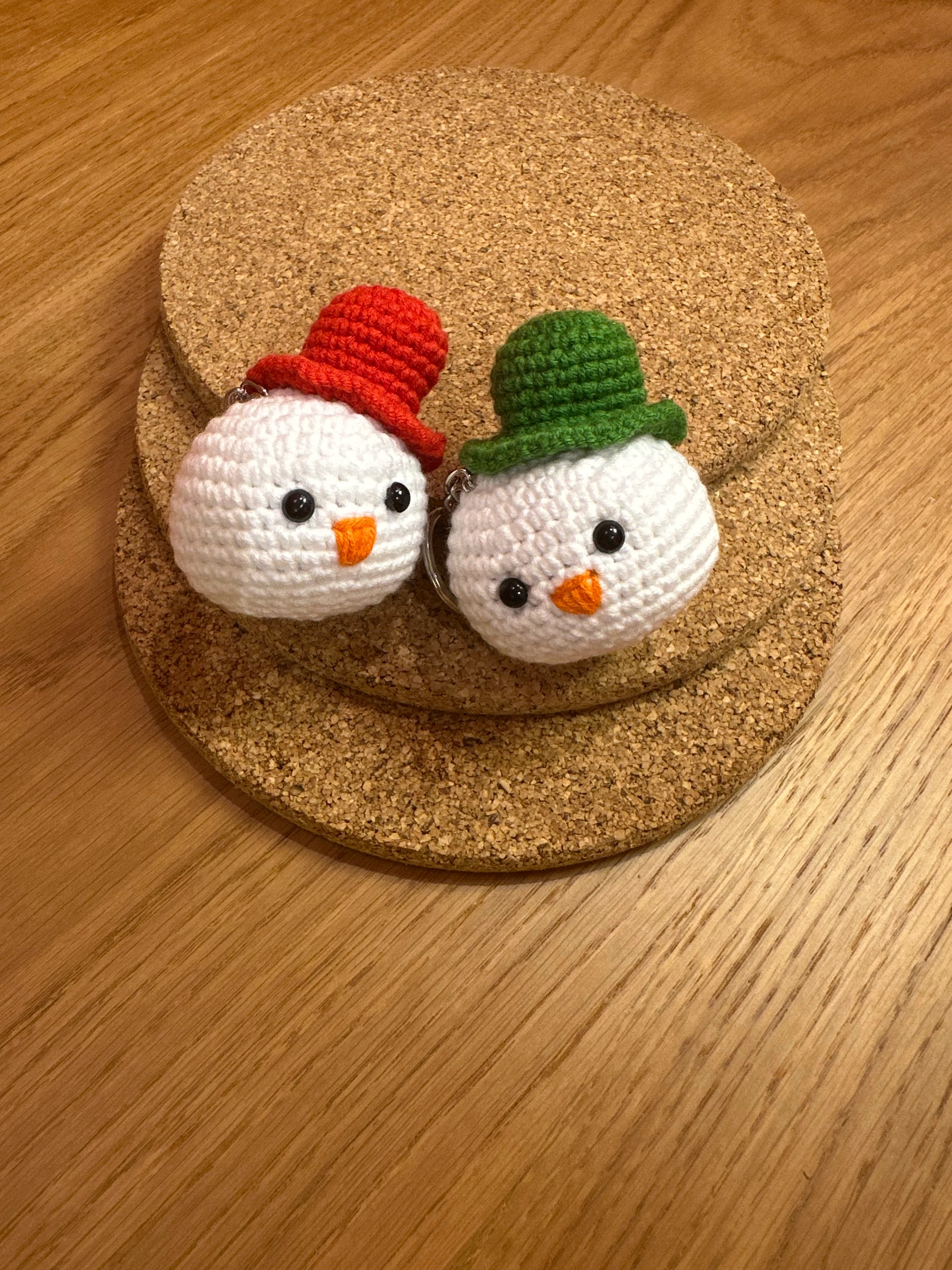 Yeşil Kardan Adam El Örgüsü Anahtarlık