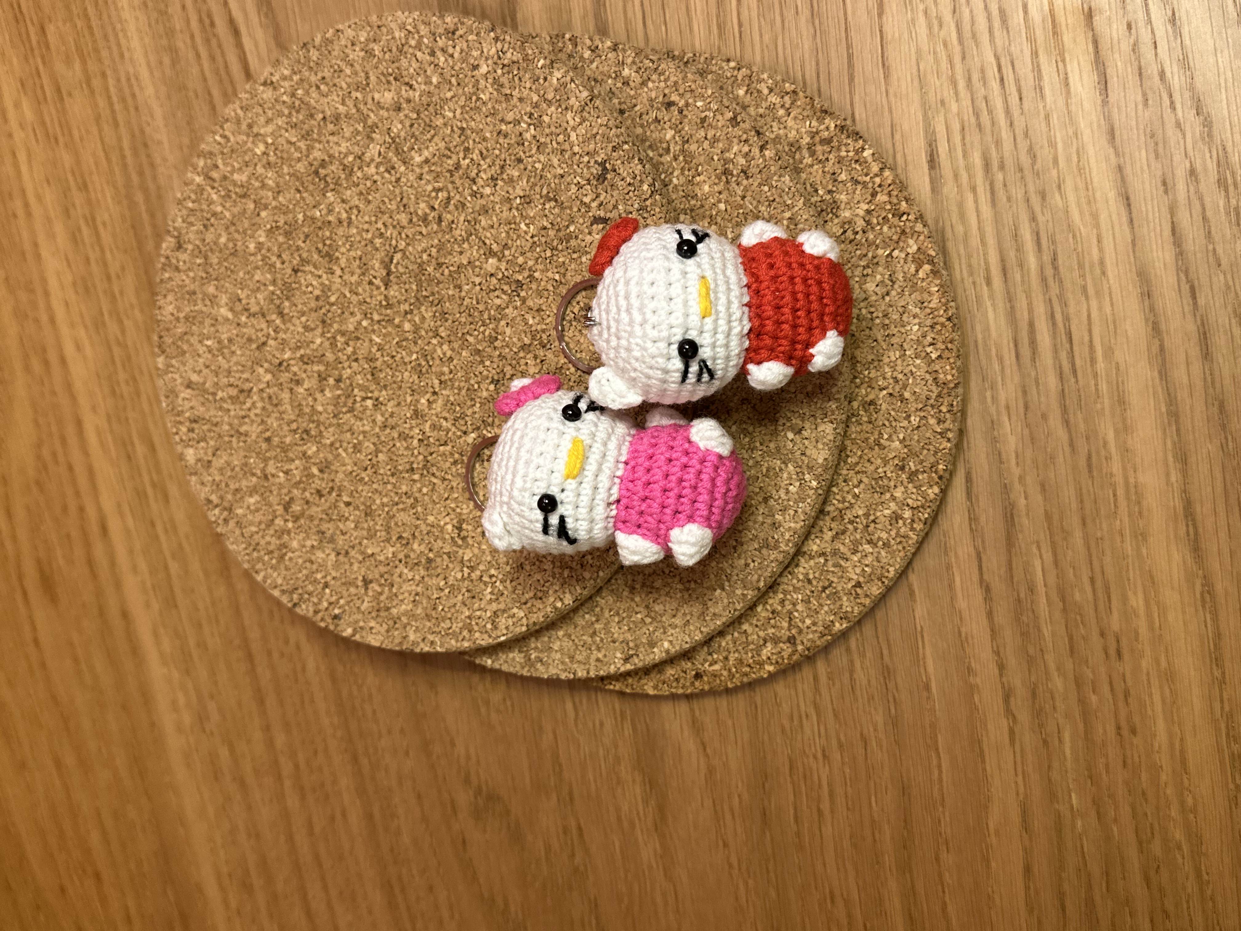 Hello Kitty El Örgüsü Anahtarlık