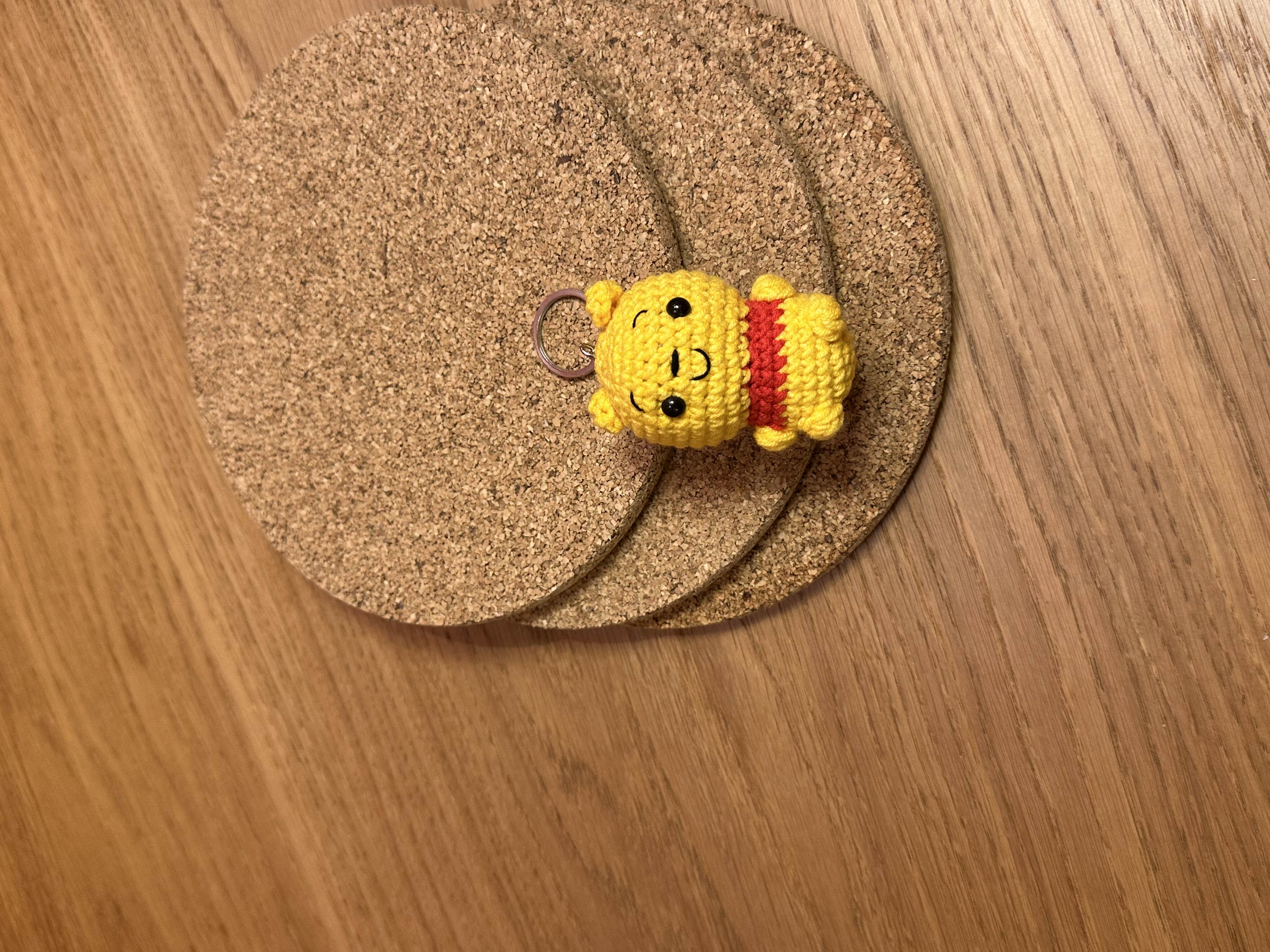 Winnie The Pooh El Örgüsü Anahtarlık