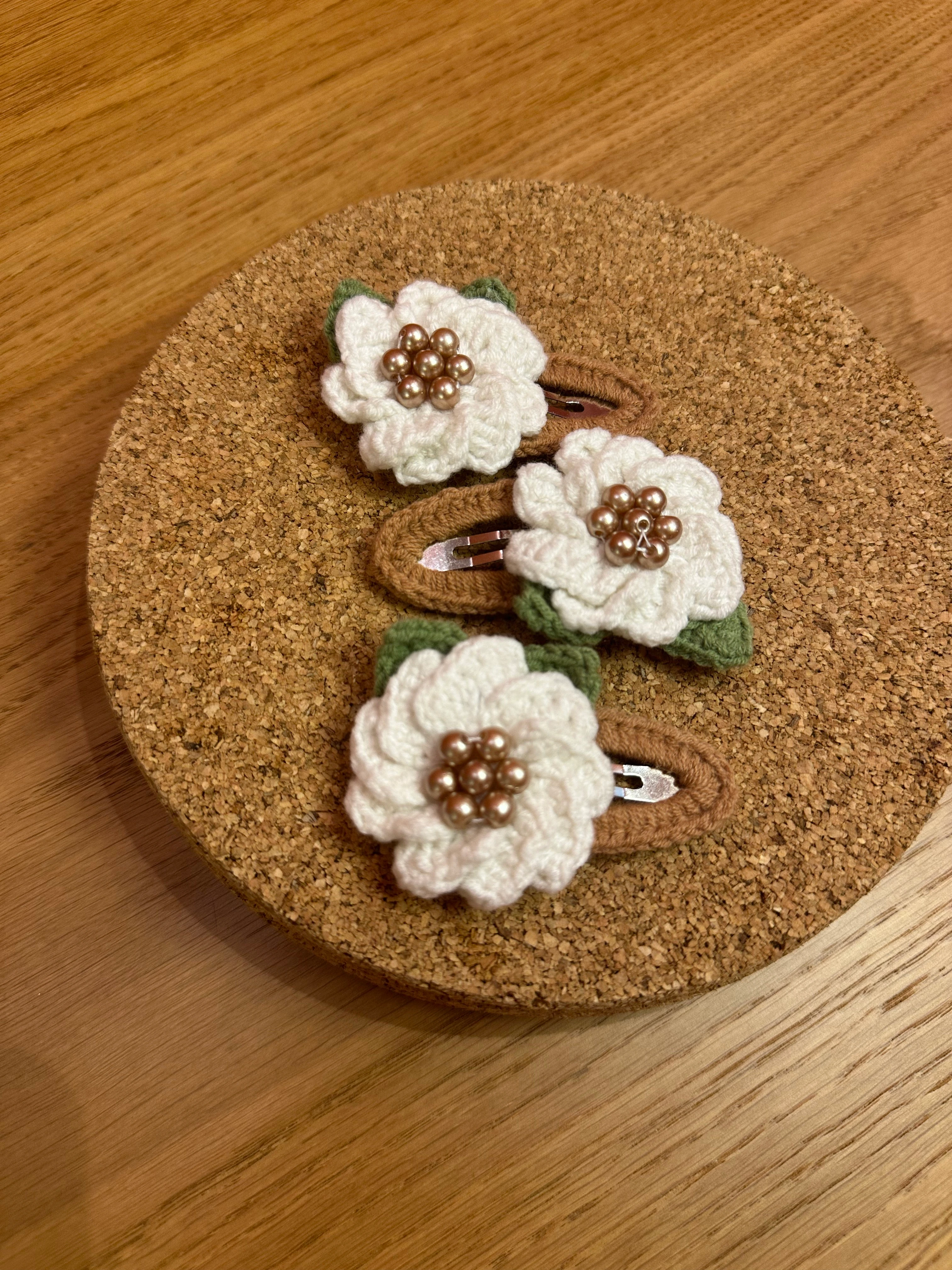 Boncuklu Kahverengi Çiçek Örgü Çıtçıt Toka