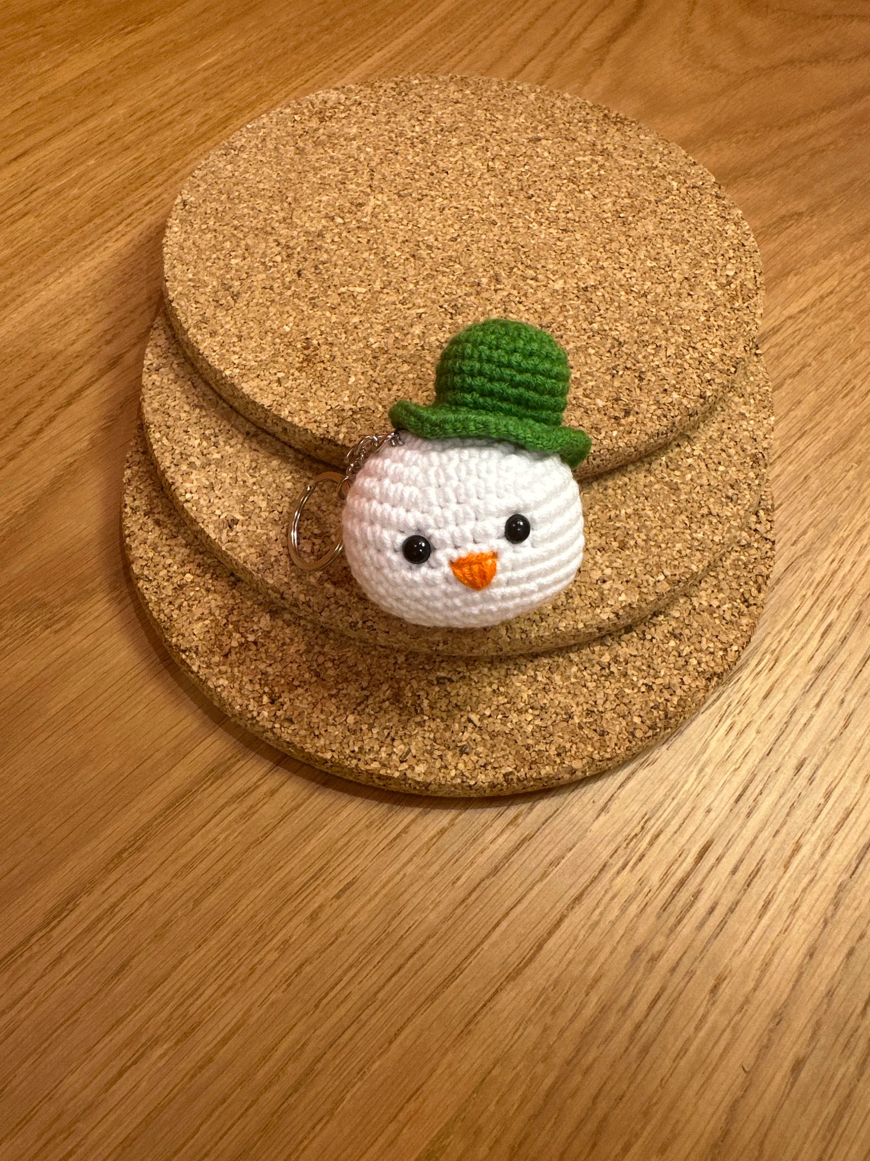 Yeşil Kardan Adam El Örgüsü Anahtarlık