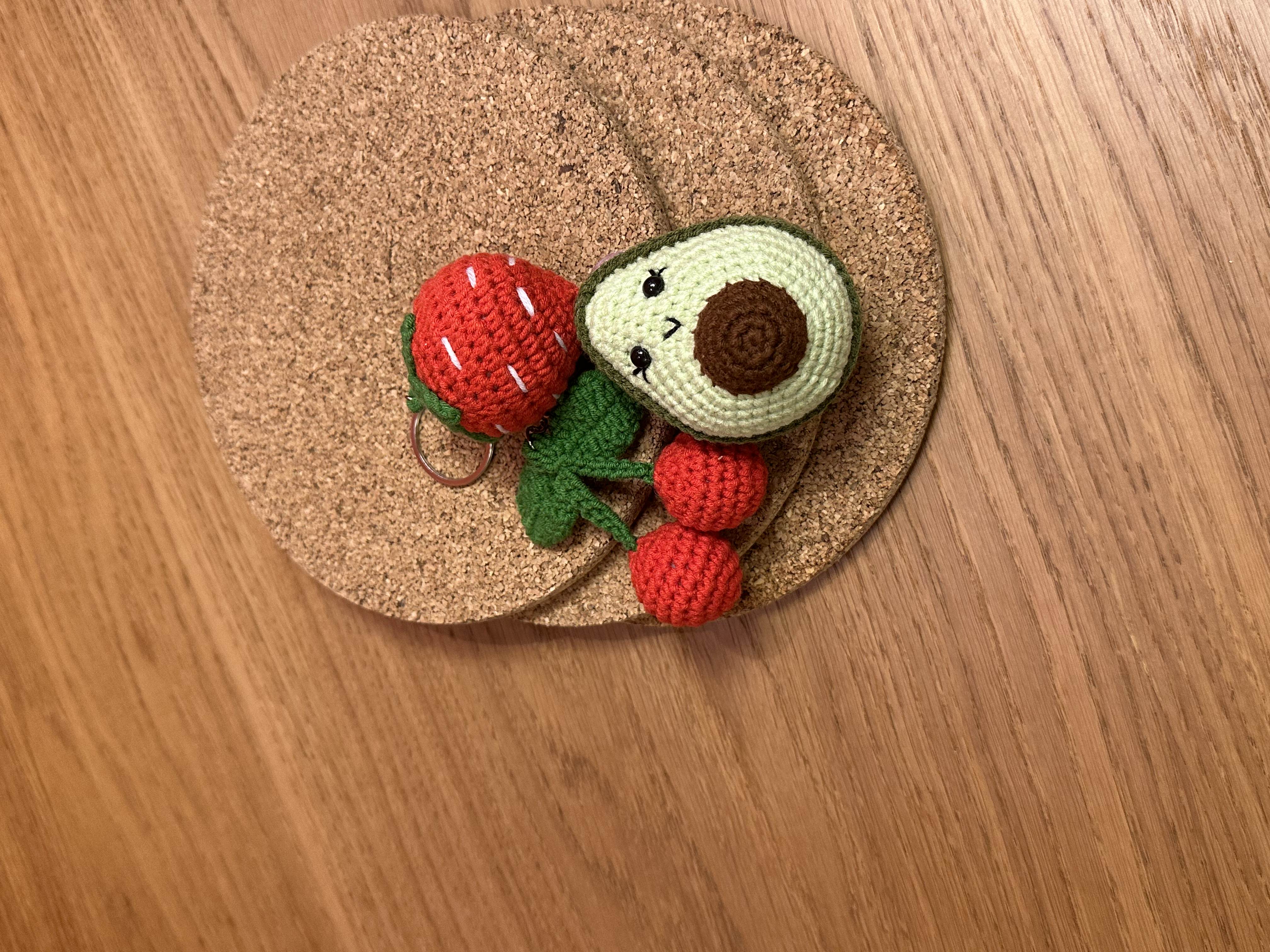 Avokado El Örgüsü Anahtarlık