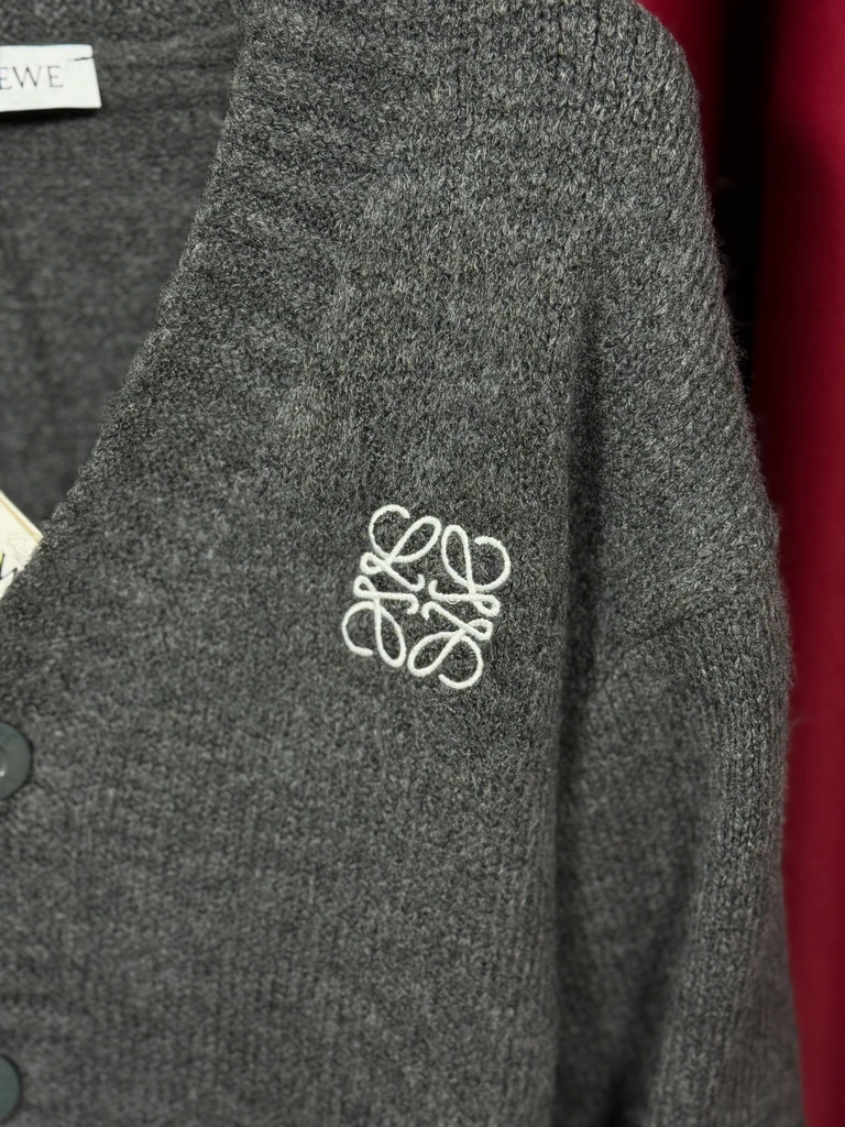 Gri Minimal Nakış Logolu Triko Hırka