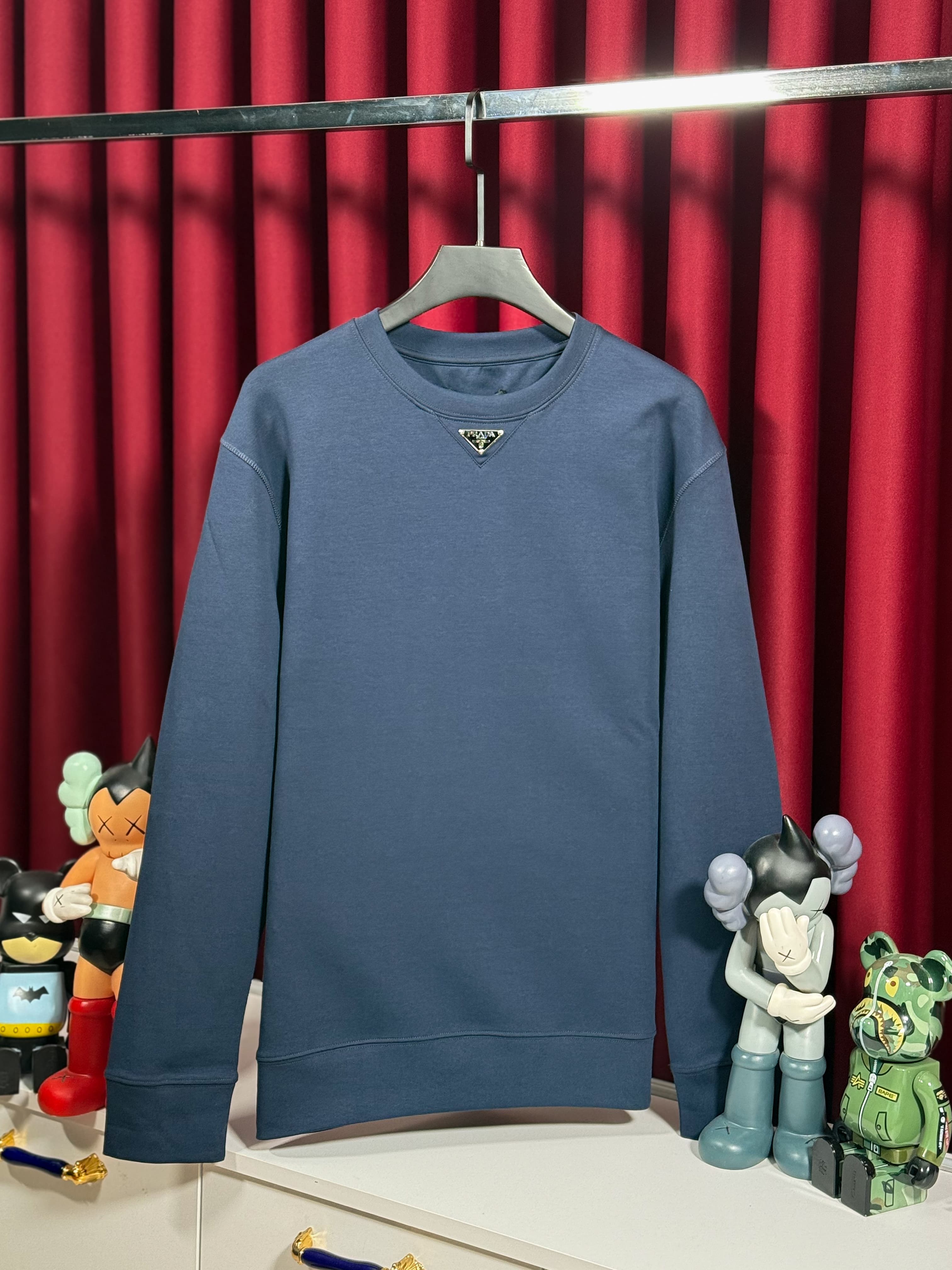 Göğüste Metal Plaka Logo Detaylı Lacivert Erkek Sweatshirt