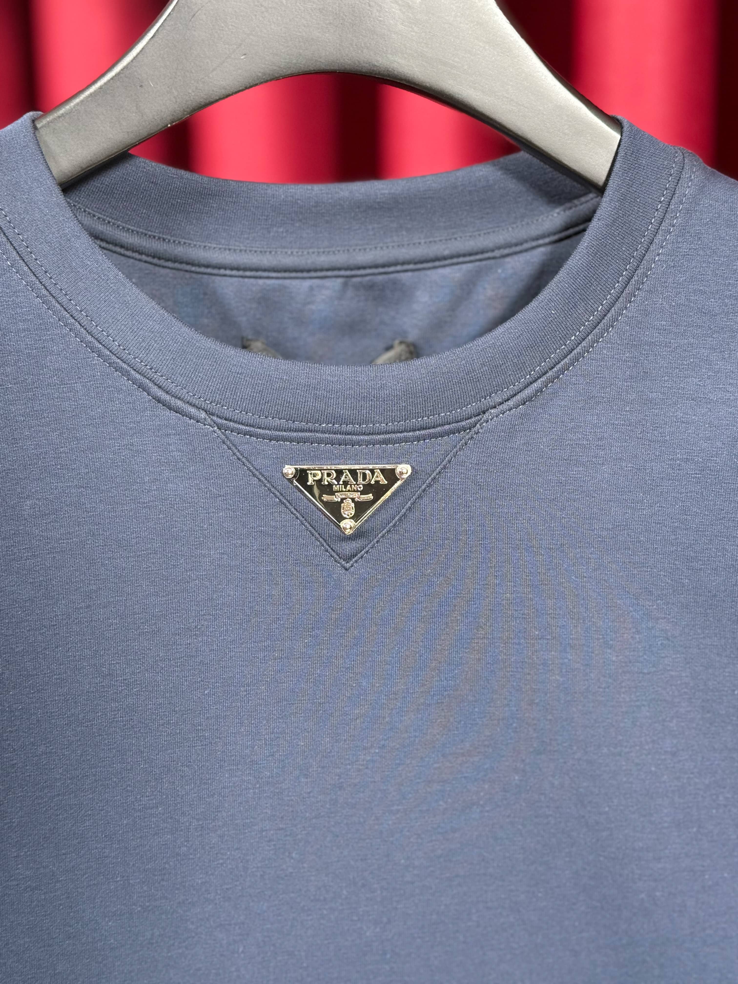 Göğüste Metal Plaka Logo Detaylı Lacivert Erkek Sweatshirt