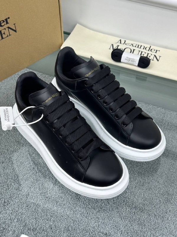 Oversize Siyah Deri Sneaker