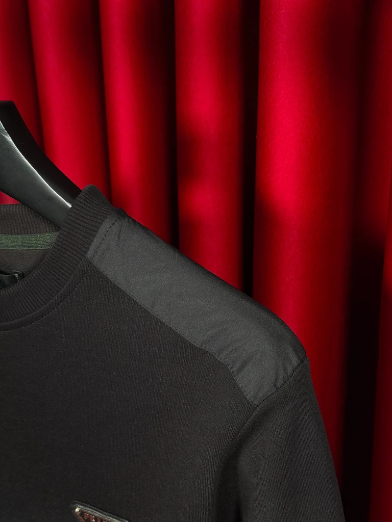 Kolda Yama Detaylı Siyah Erkek Sweatshirt