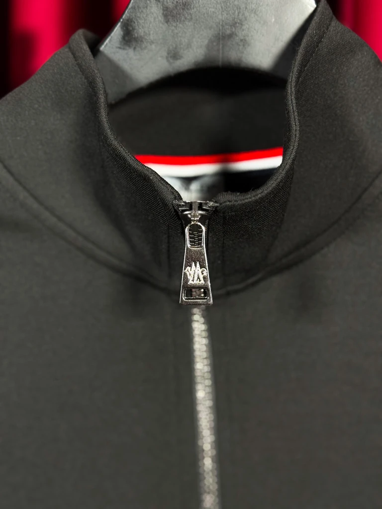 Minimal Logo Patchli Siyah Eşofman Takımı