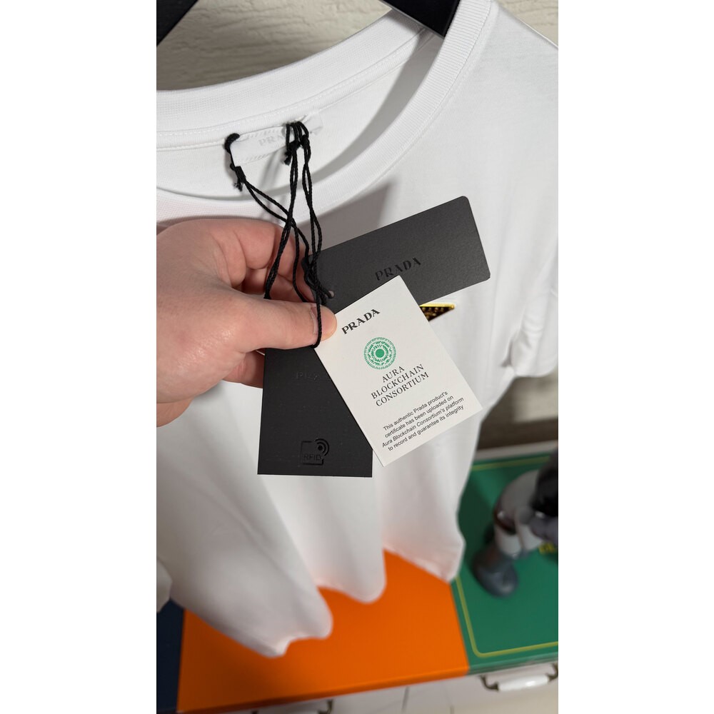 Altın Logo Detaylı Erkek T-shirt