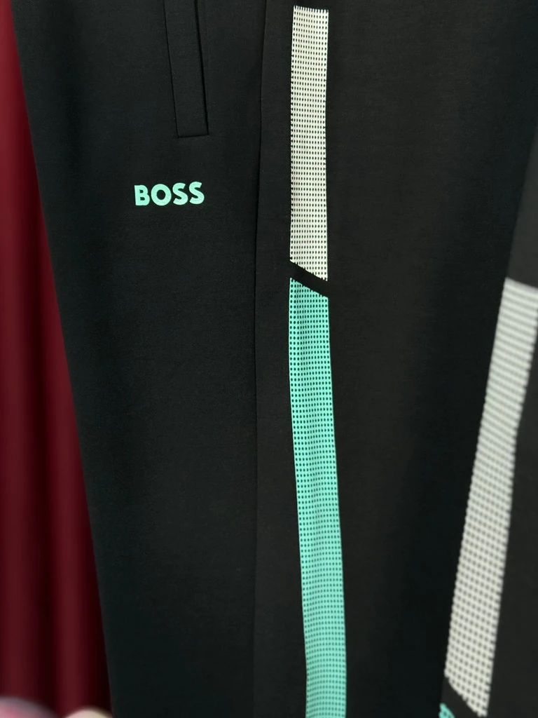 Minimal Logolu Siyah Eşofman Takımı