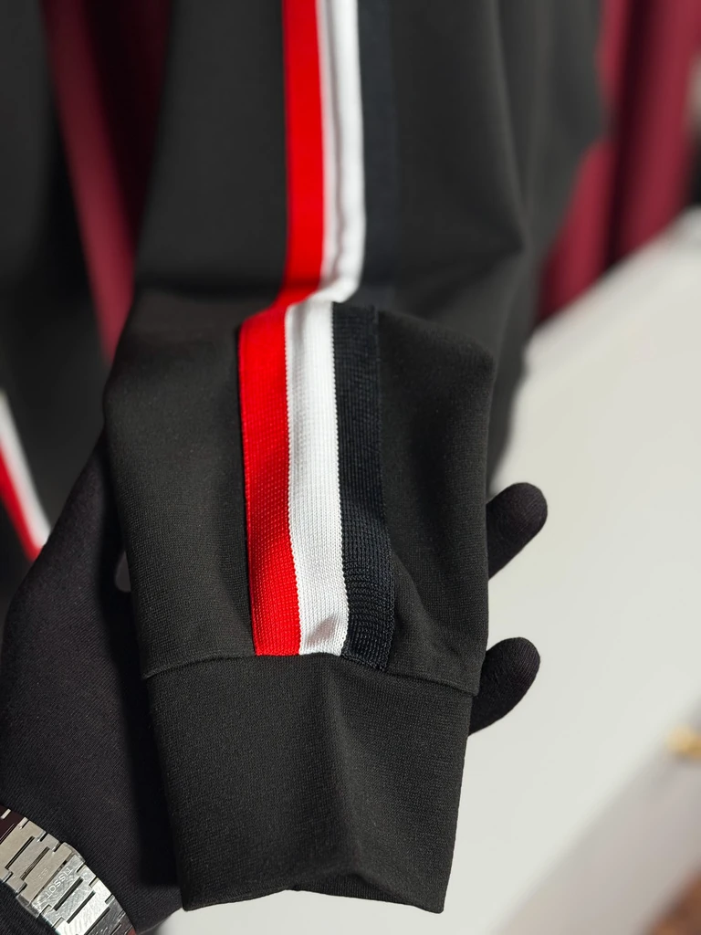 Minimal Logo Patchli Siyah Eşofman Takımı