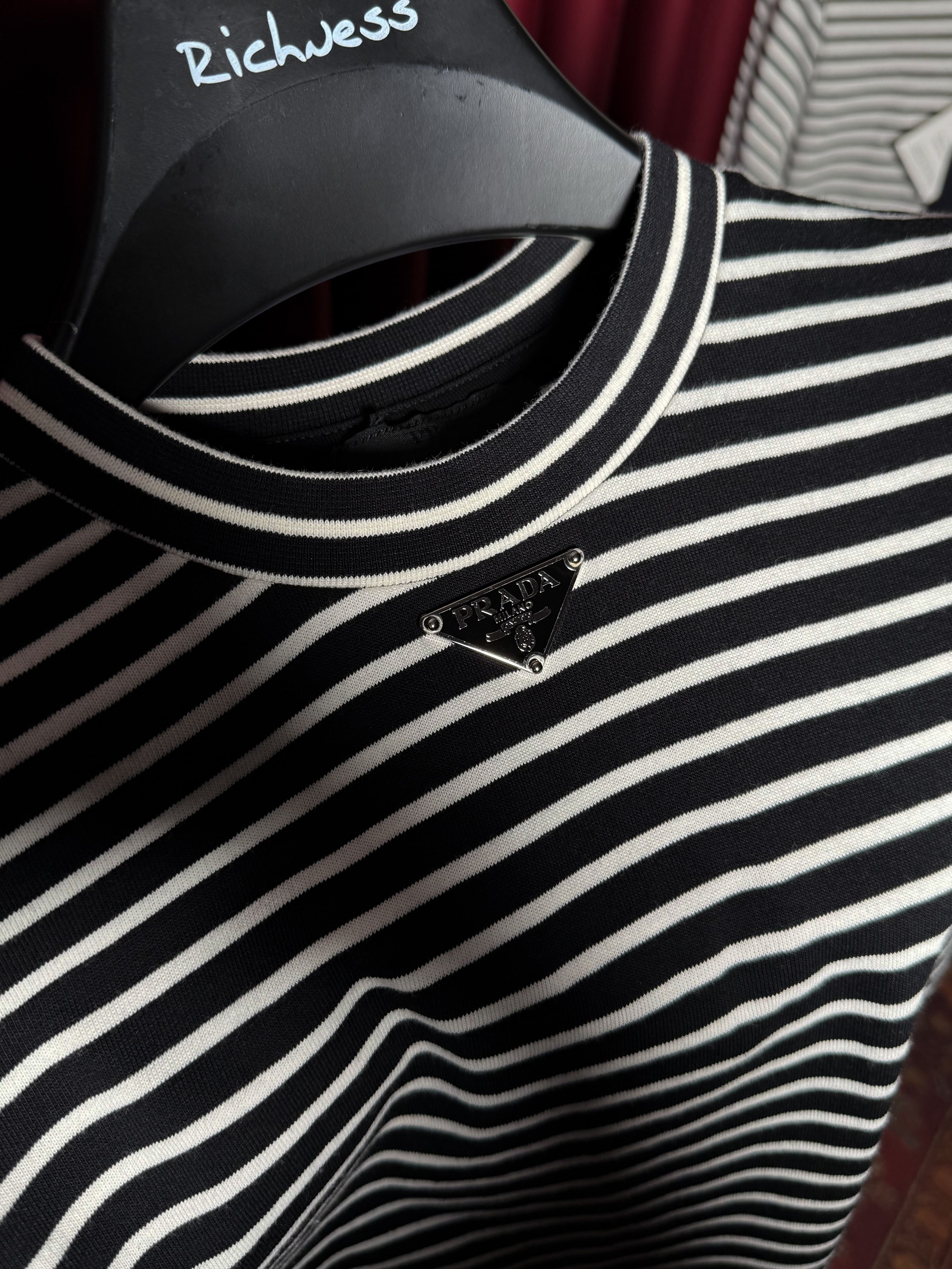 Çizgi Detaylı Metal Plaka Logo Detaylı Erkek T-shirt