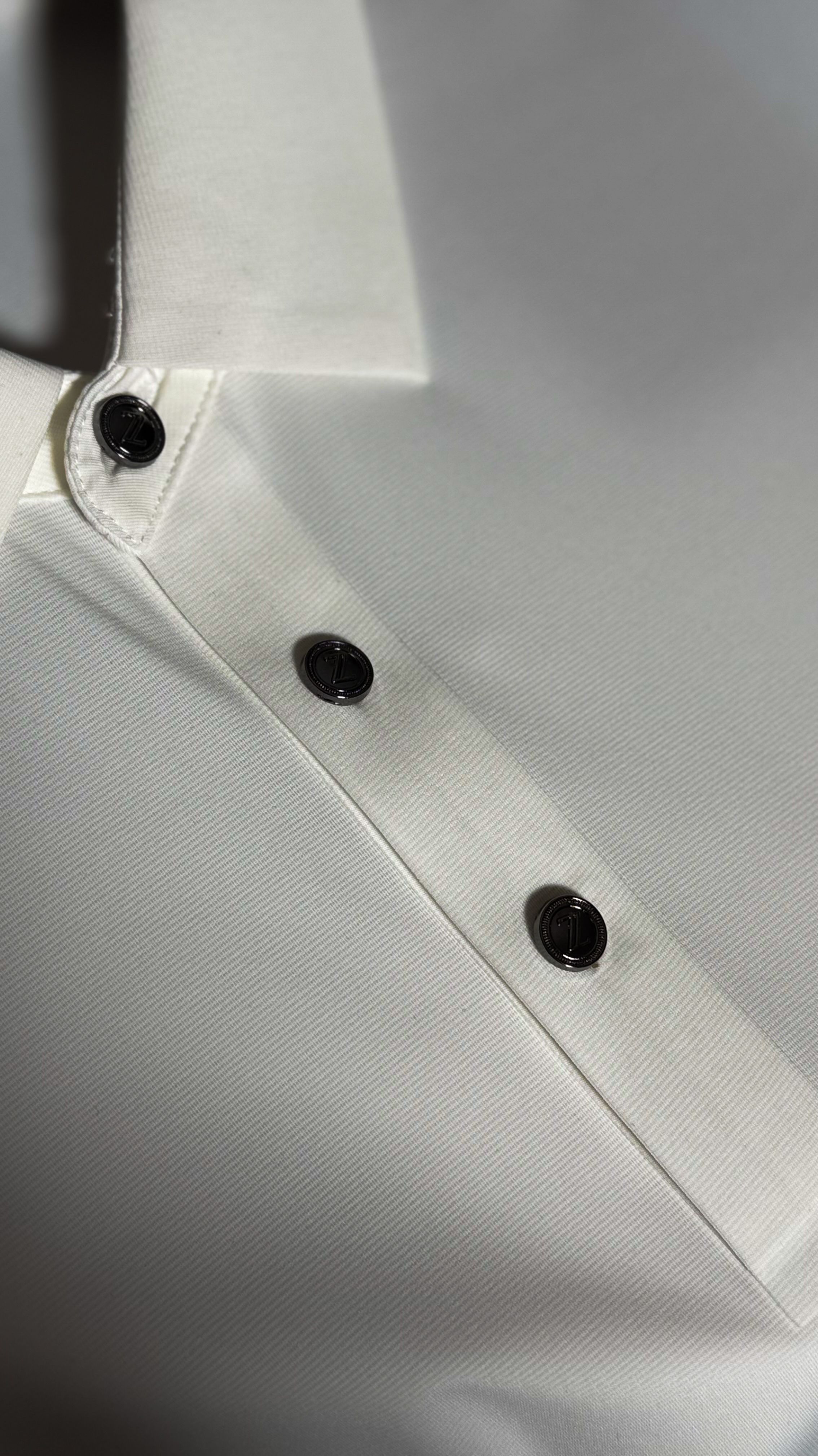 İthal Nakış Logo Detaylı Beyaz Polo Yaka T-shirt