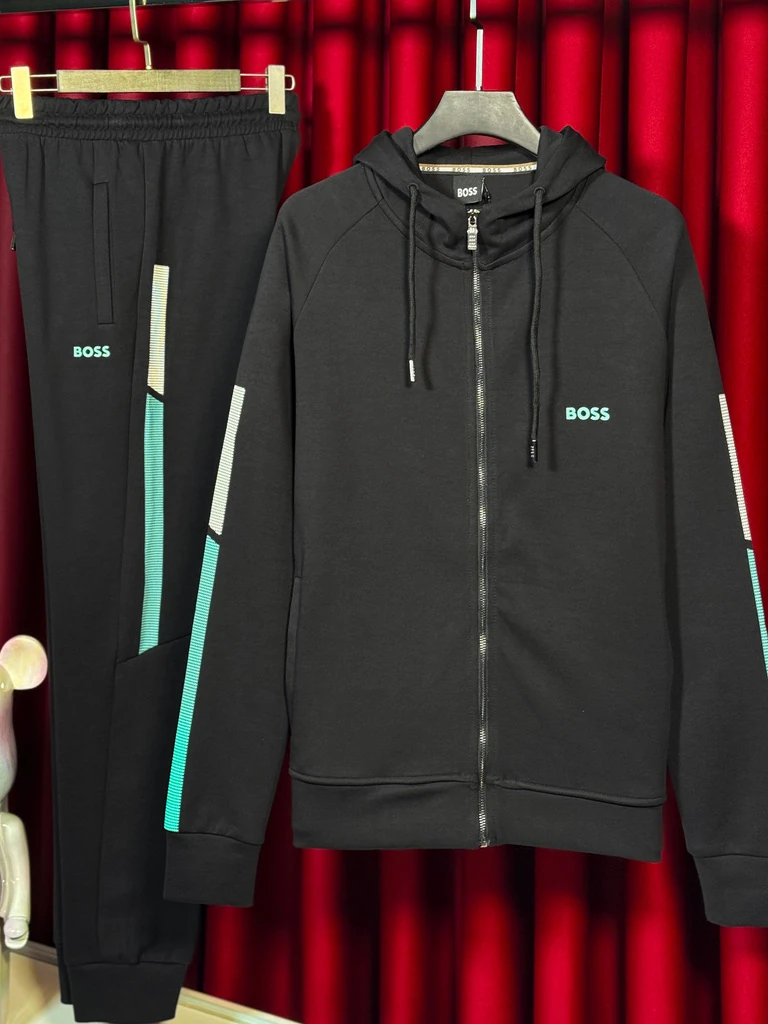 Minimal Logolu Siyah Eşofman Takımı