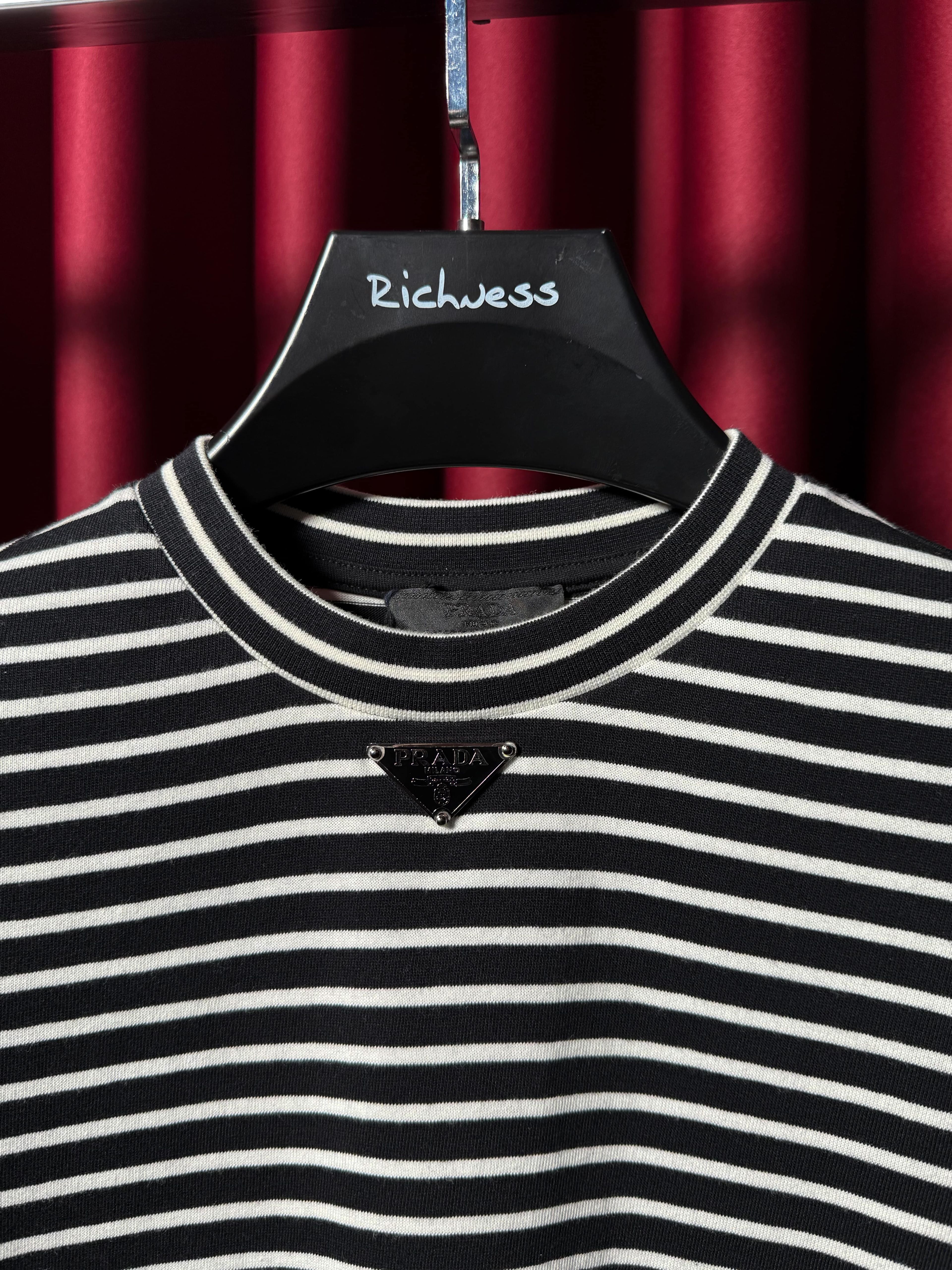 Çizgi Detaylı Metal Plaka Logo Detaylı Erkek T-shirt