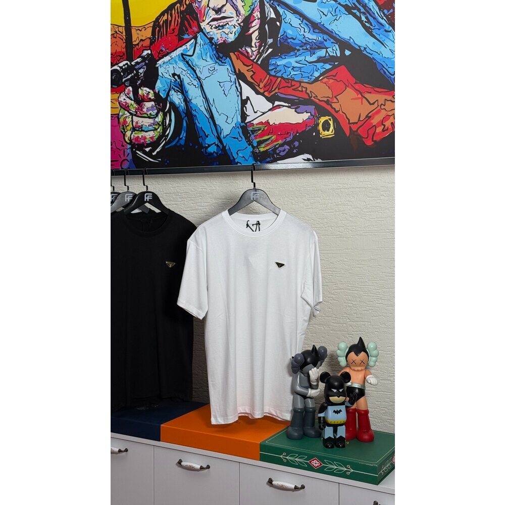 Altın Logo Detaylı Erkek T-shirt