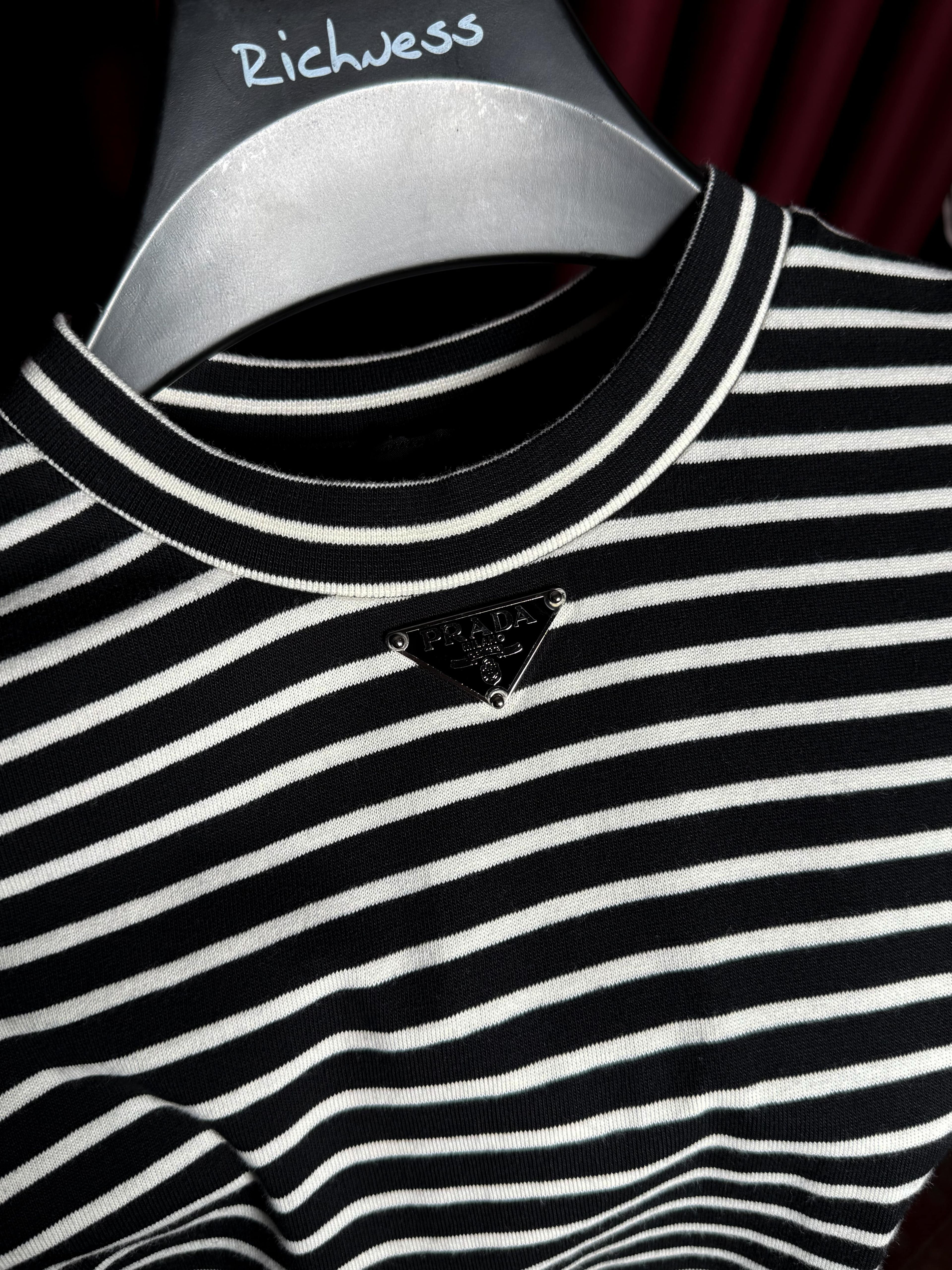 Çizgi Detaylı Metal Plaka Logo Detaylı Erkek T-shirt