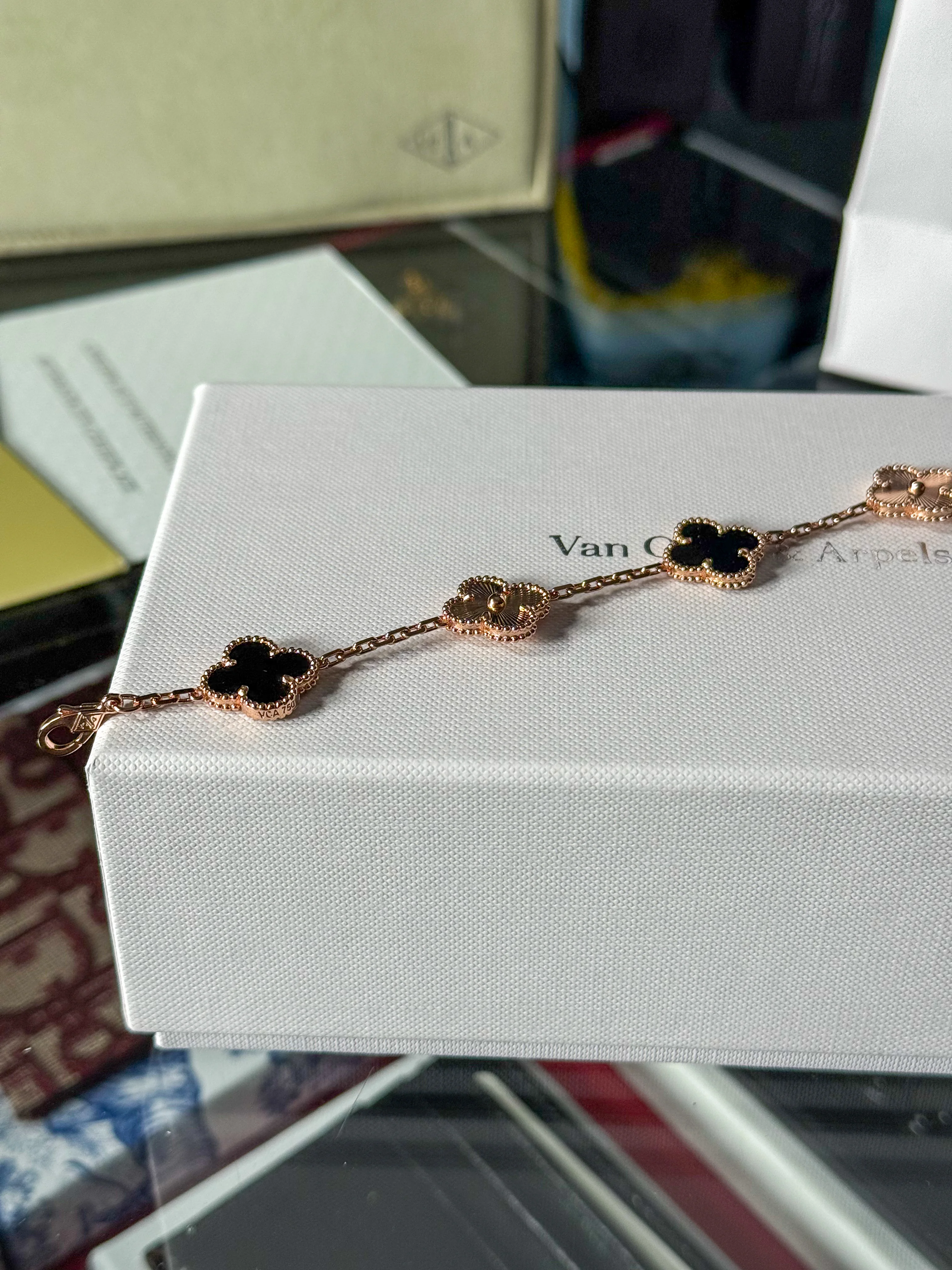 Gold Siyah Taşlı Unisex Bileklik