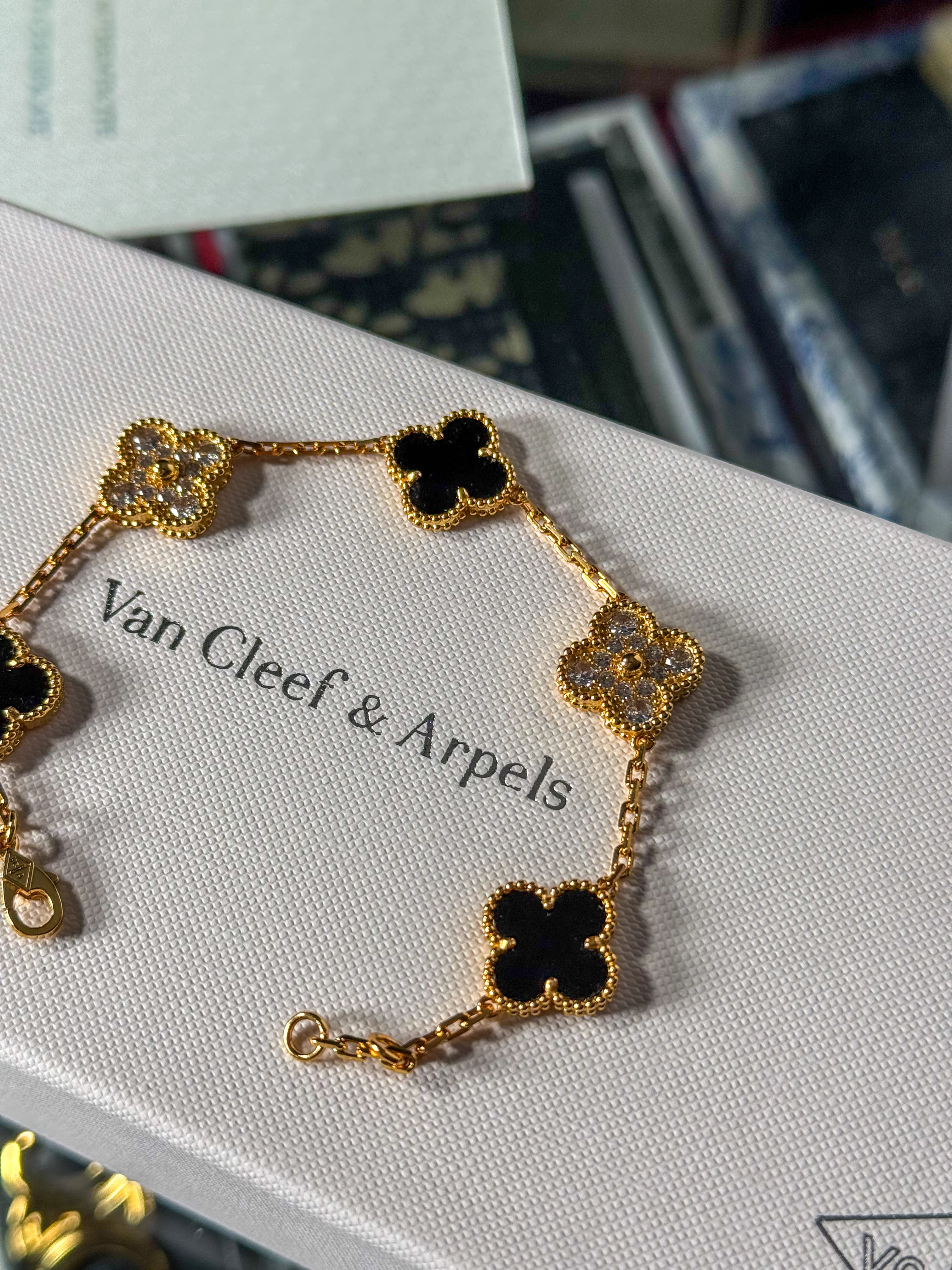 Gold Siyah Taşlı Unisex Bileklik