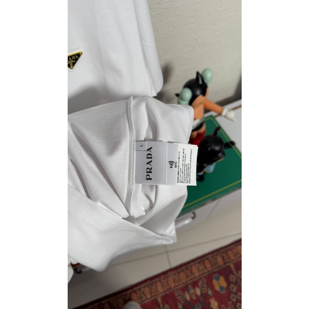 Altın Logo Detaylı Erkek T-shirt
