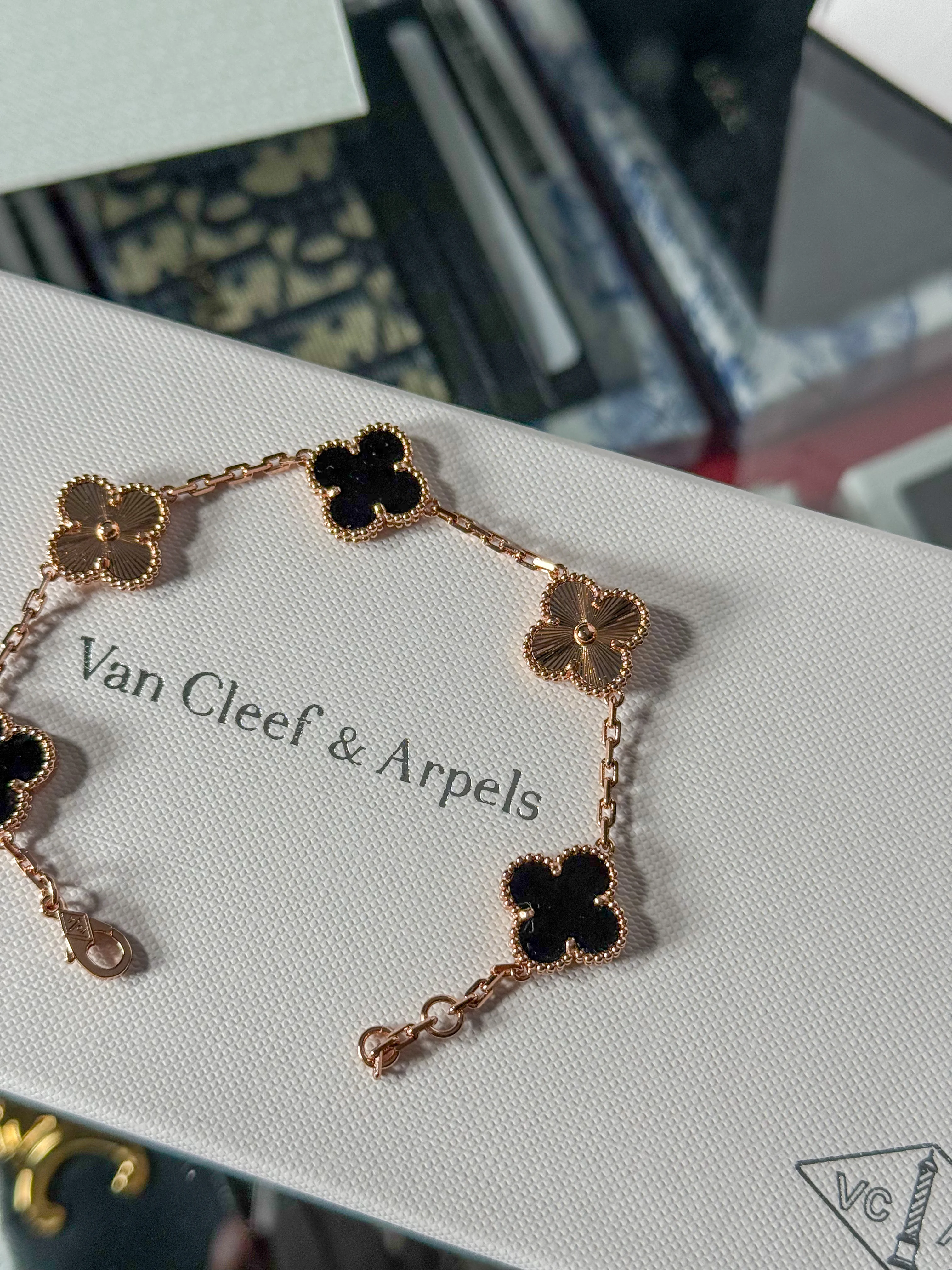 Gold Siyah Taşlı Unisex Bileklik