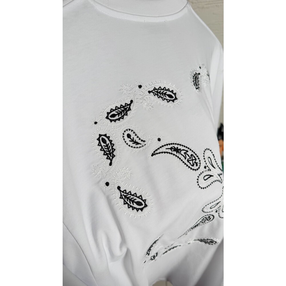 Arka Nakış Detaylı Oversize Beyaz T-shirt