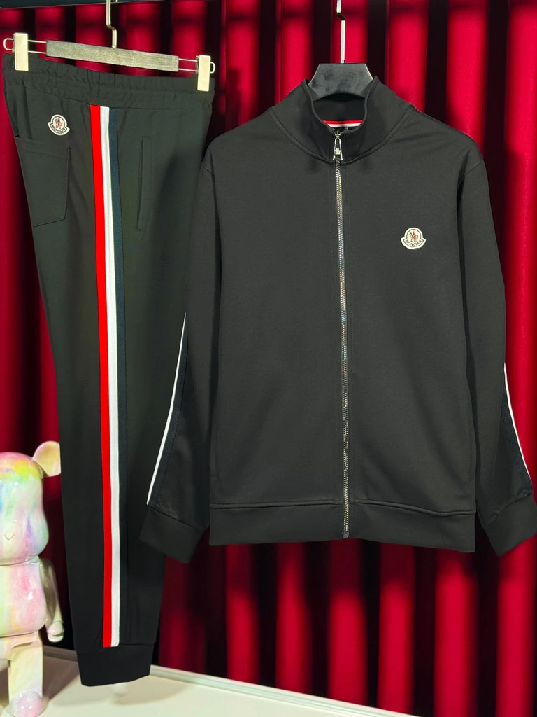 Minimal Logo Patchli Siyah Eşofman Takımı