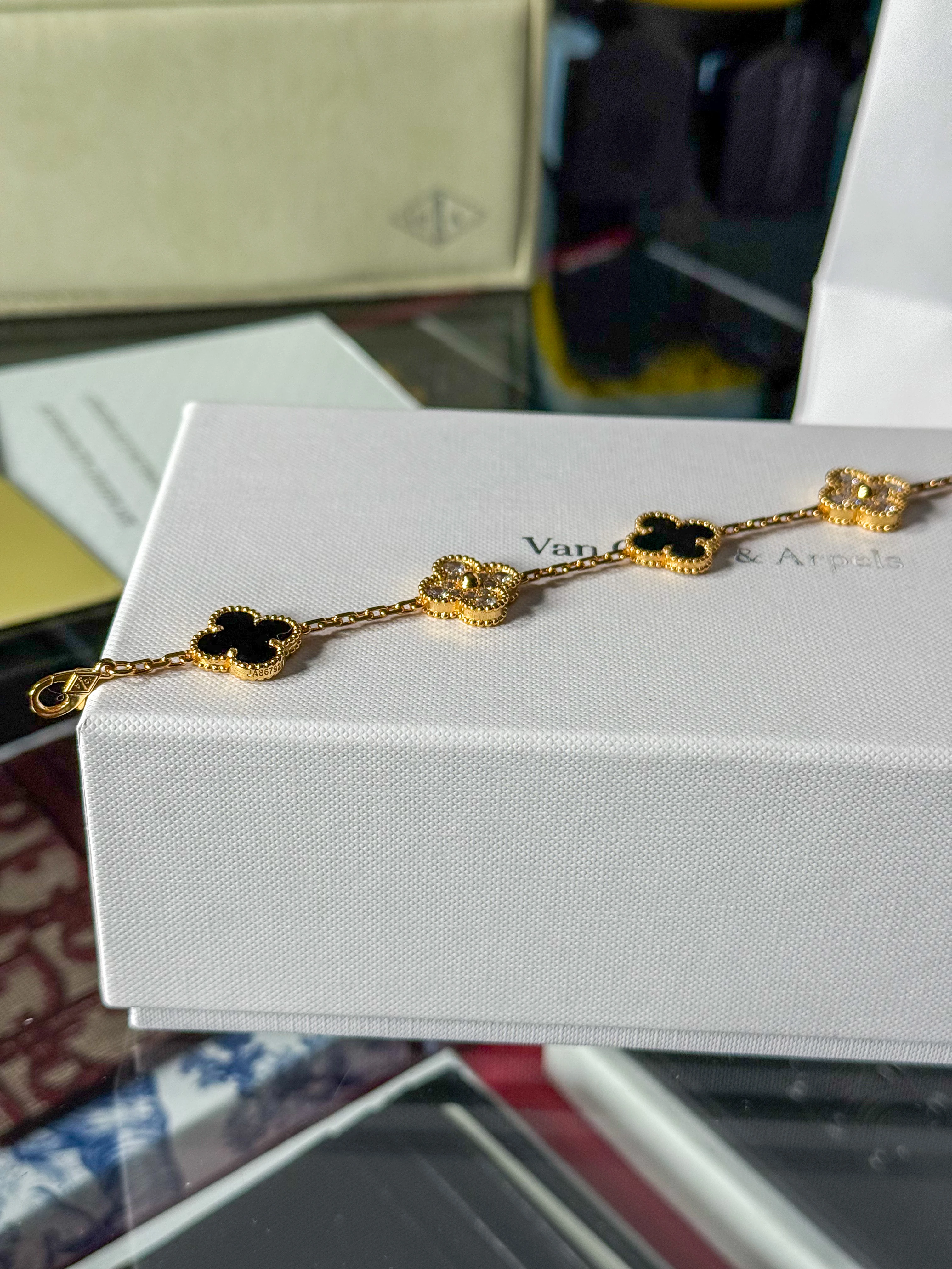 Gold Siyah Taşlı Unisex Bileklik