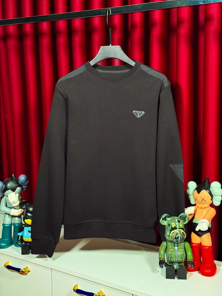 Kolda Yama Detaylı Siyah Erkek Sweatshirt