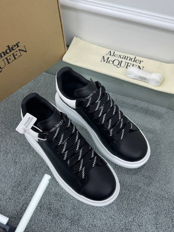 Oversize Siyah Deri Sneaker
