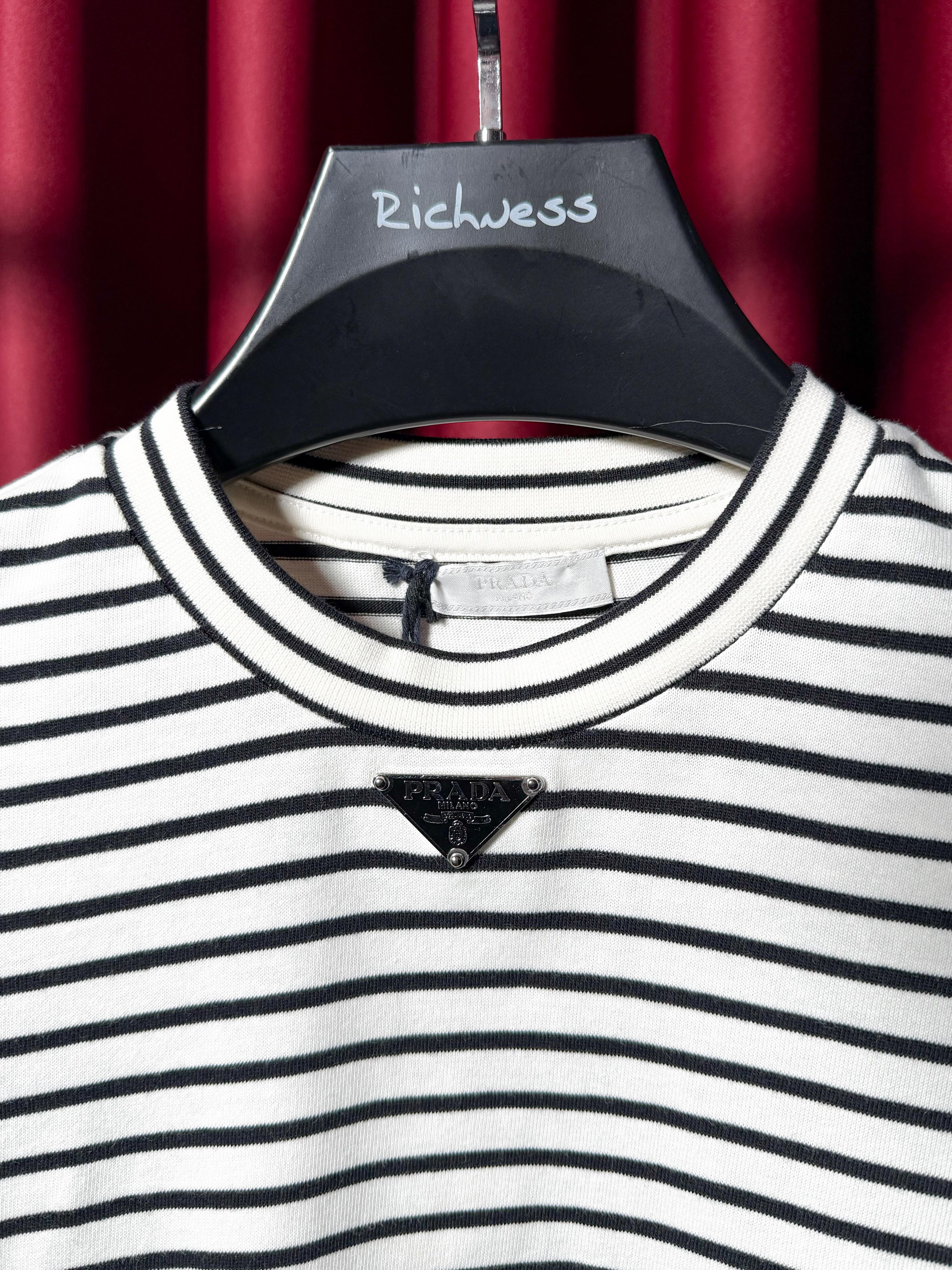 Çizgi Detaylı Metal Plaka Logo Detaylı Erkek T-shirt