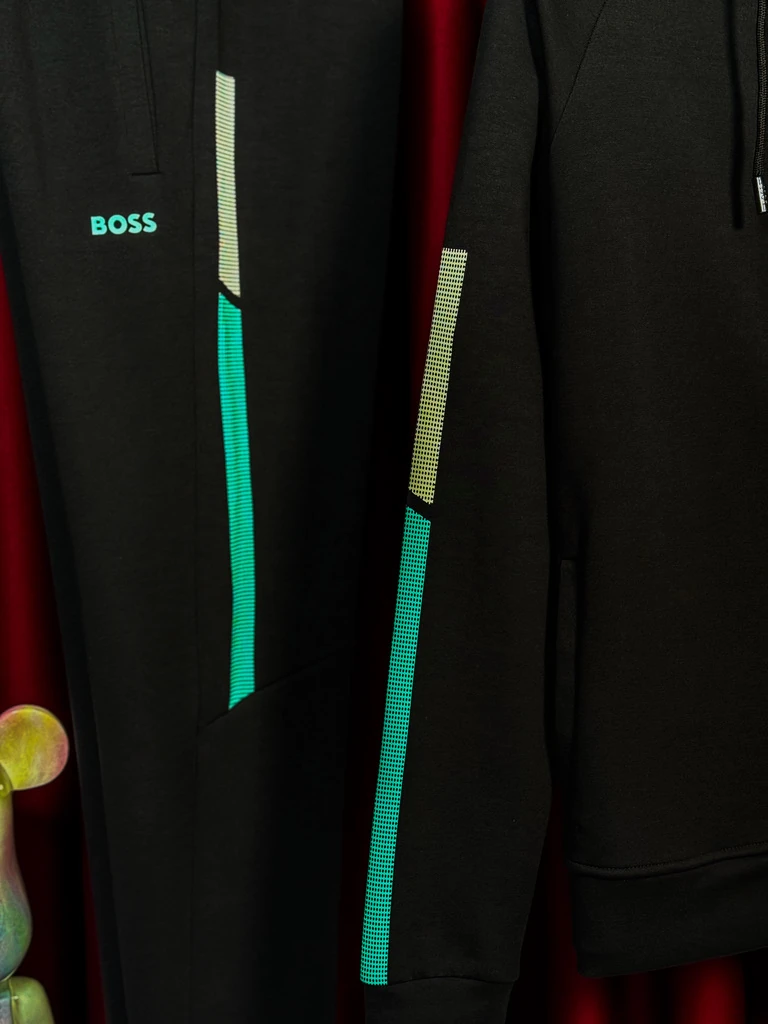 Minimal Logolu Siyah Eşofman Takımı