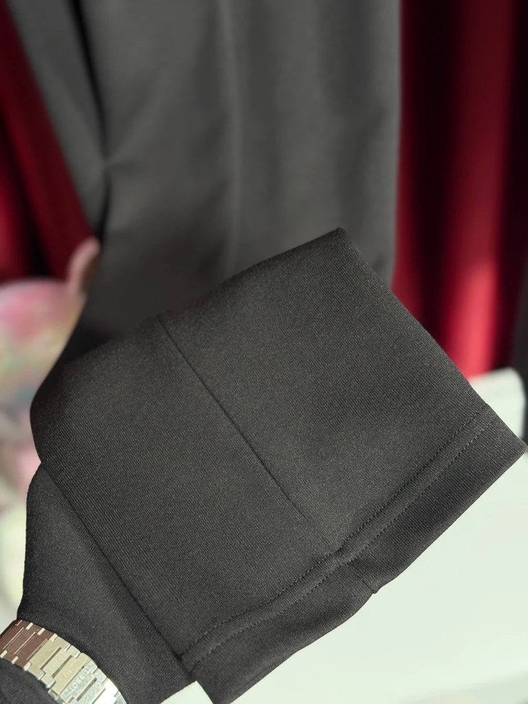 Minimal Logo Detaylı Siyah Eşofman Takımı