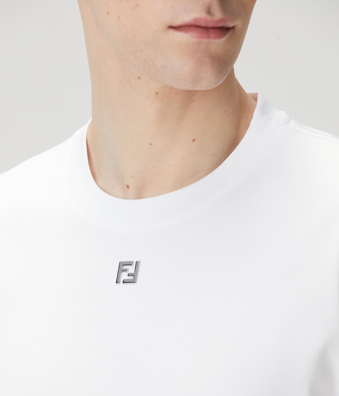 FF METAL LOGO DETAYLI BEYAZ ERKEK T-SHIRT
