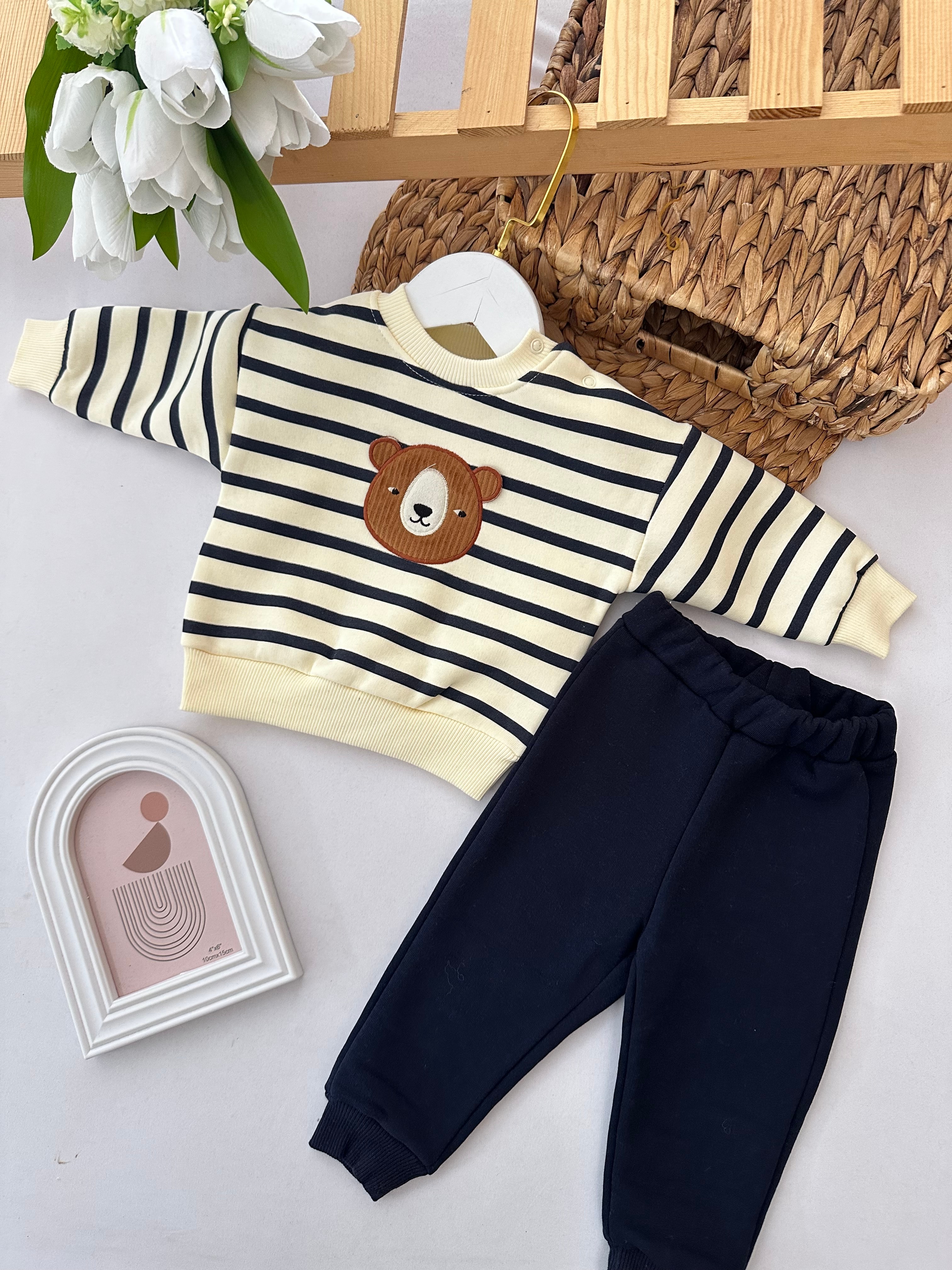 Erkek Bebek Siyah Ayıcık Çizgili  Desenli Takım