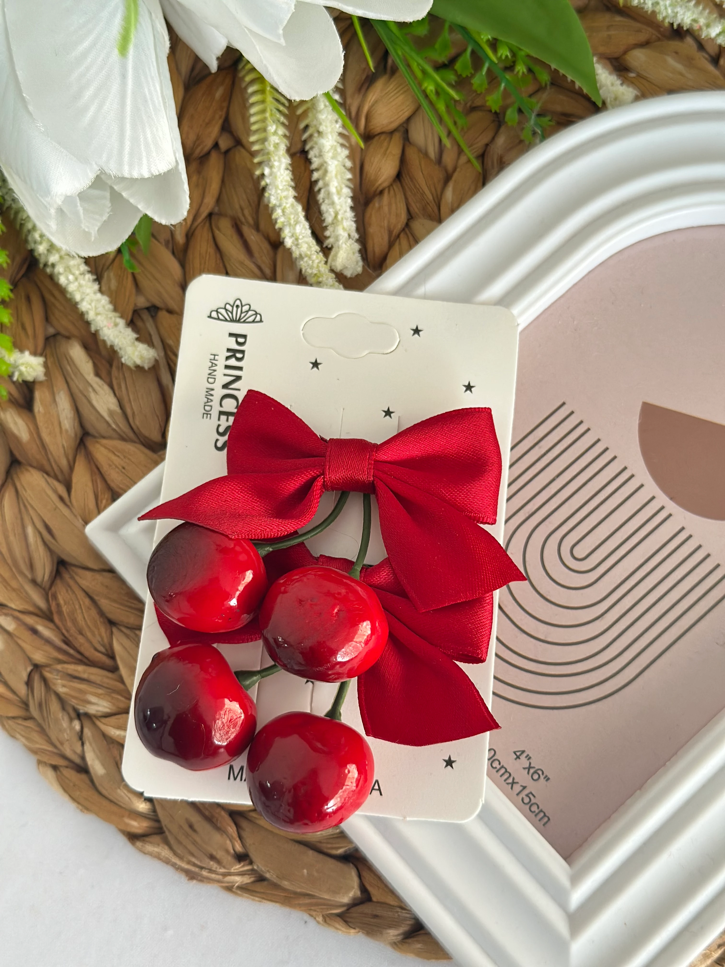 Kırmızı Saten Fiyonk Kiraz Toka