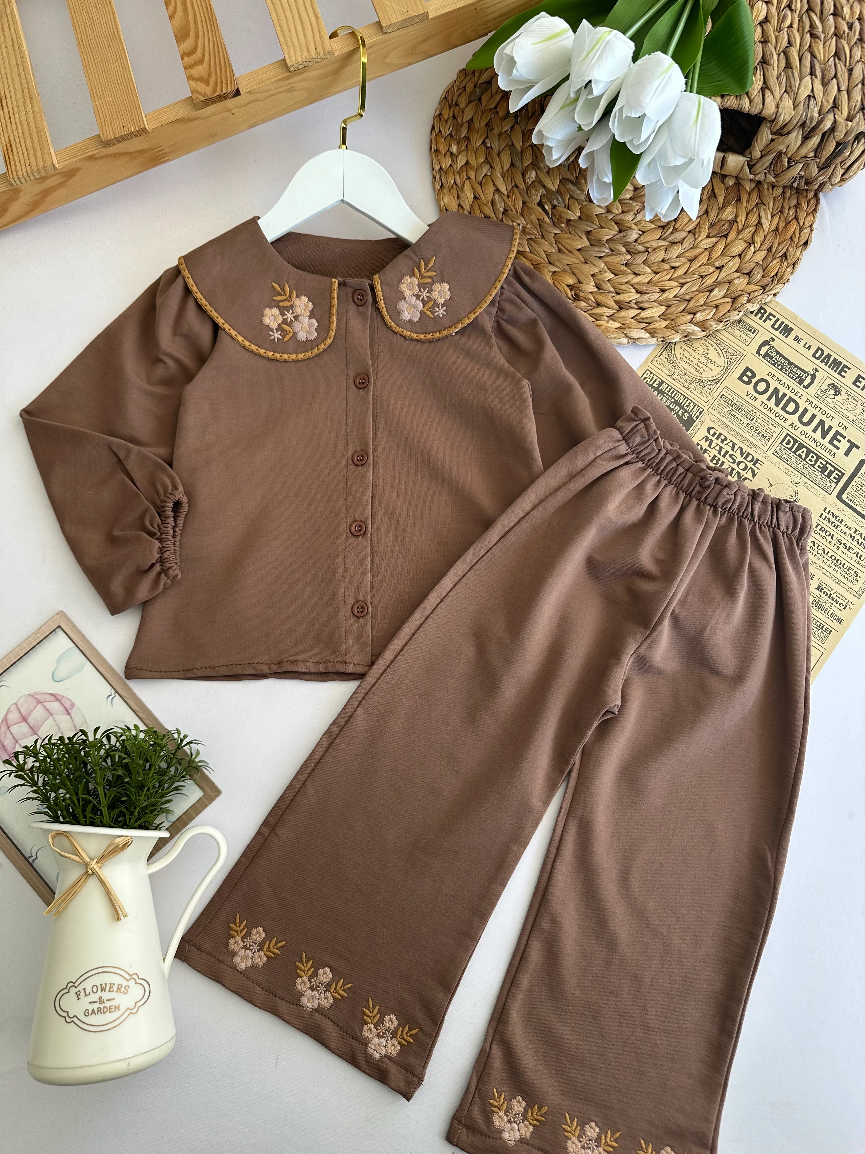 Kız Çocuk Kahverengi Bebe Yaka Çiçek Nakışlı Takım