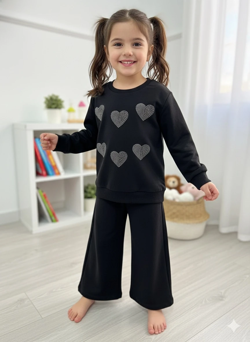 Kız Çocuk Siyah Taşlı Kalp Desenli Takım