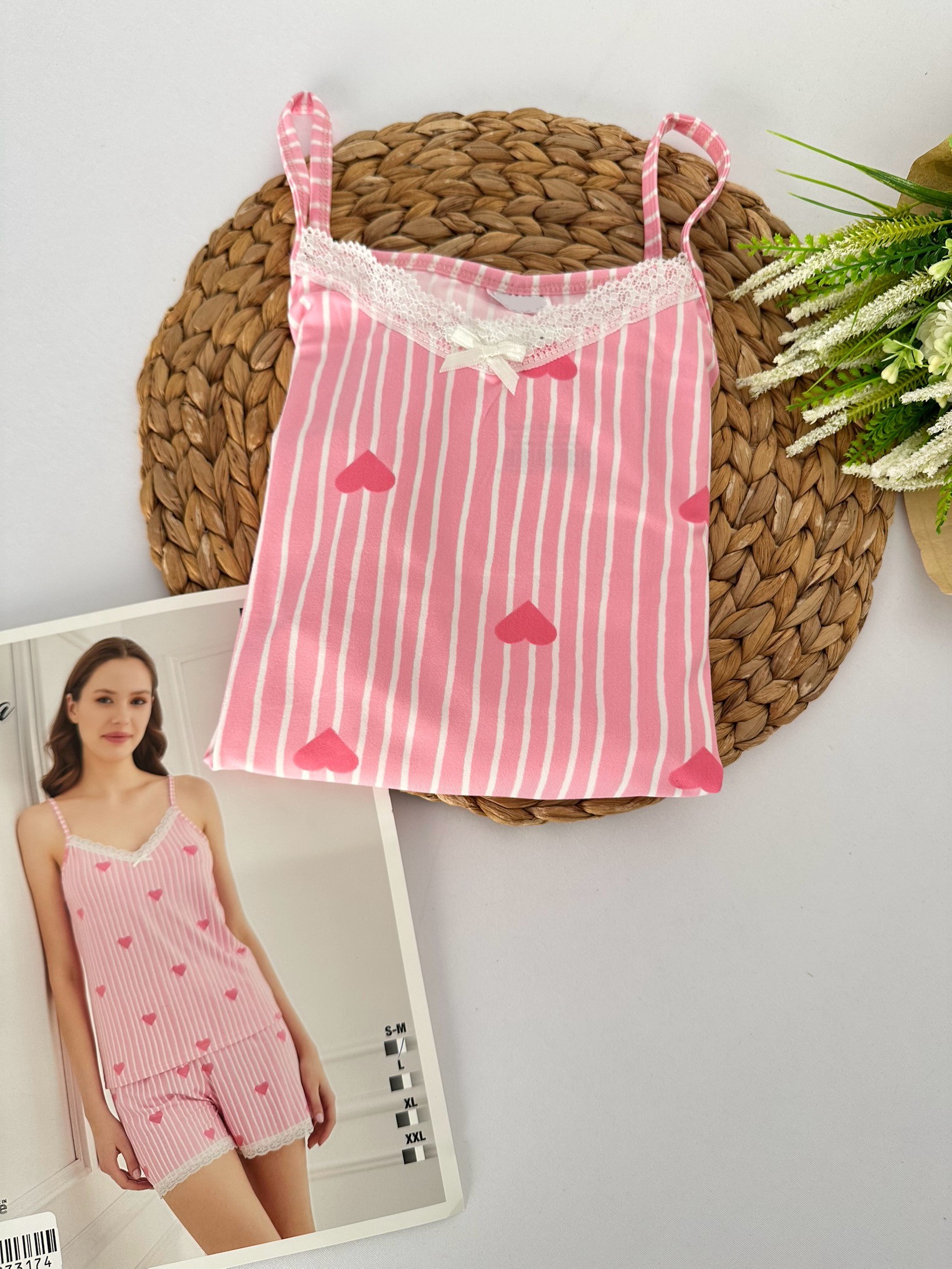 Pembe Çizgili Kalpli Kadın Pijama Takımı