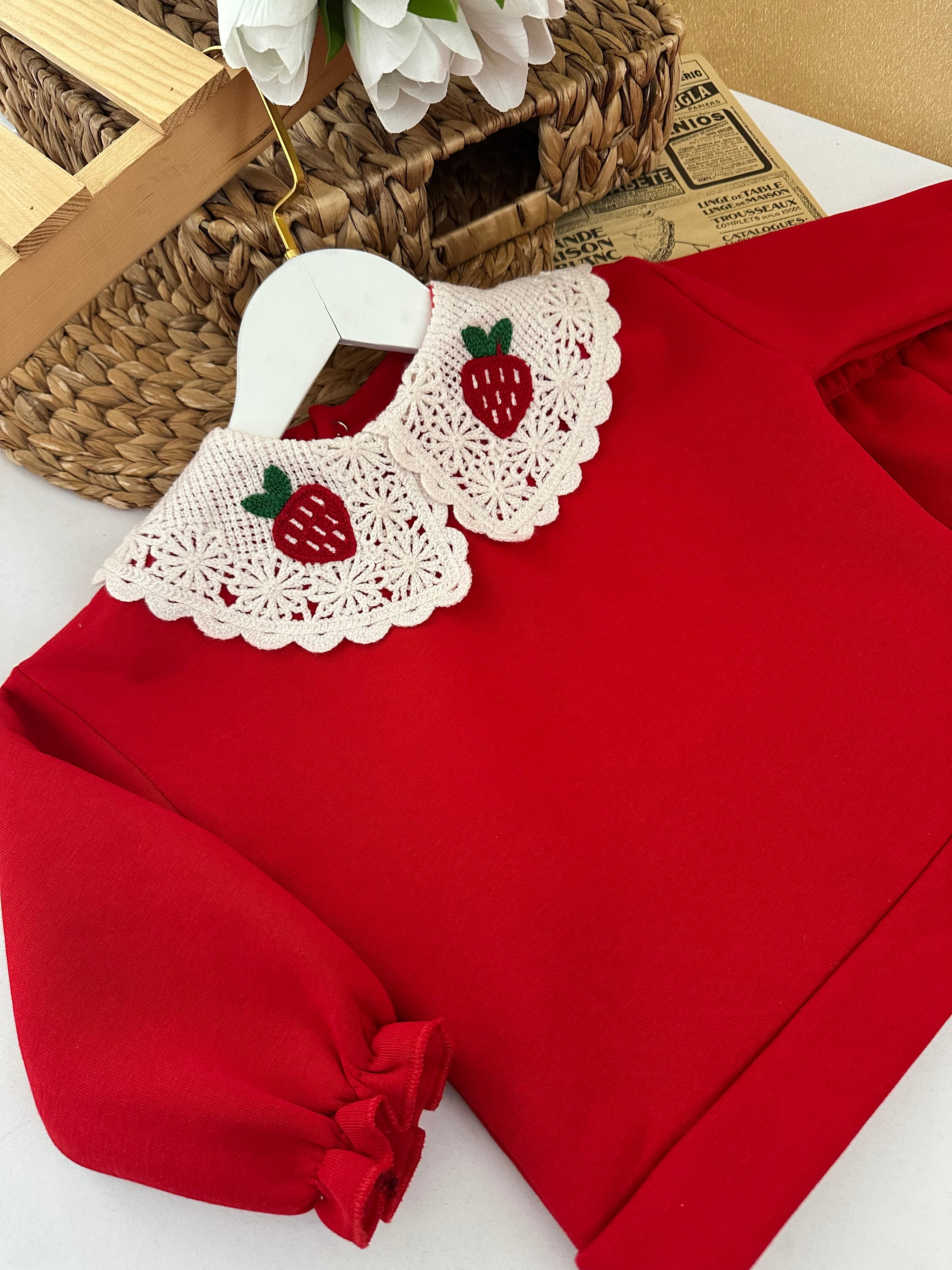 Kız Çocuk Kırmızı Çilekli Dantel Yakalı Takım